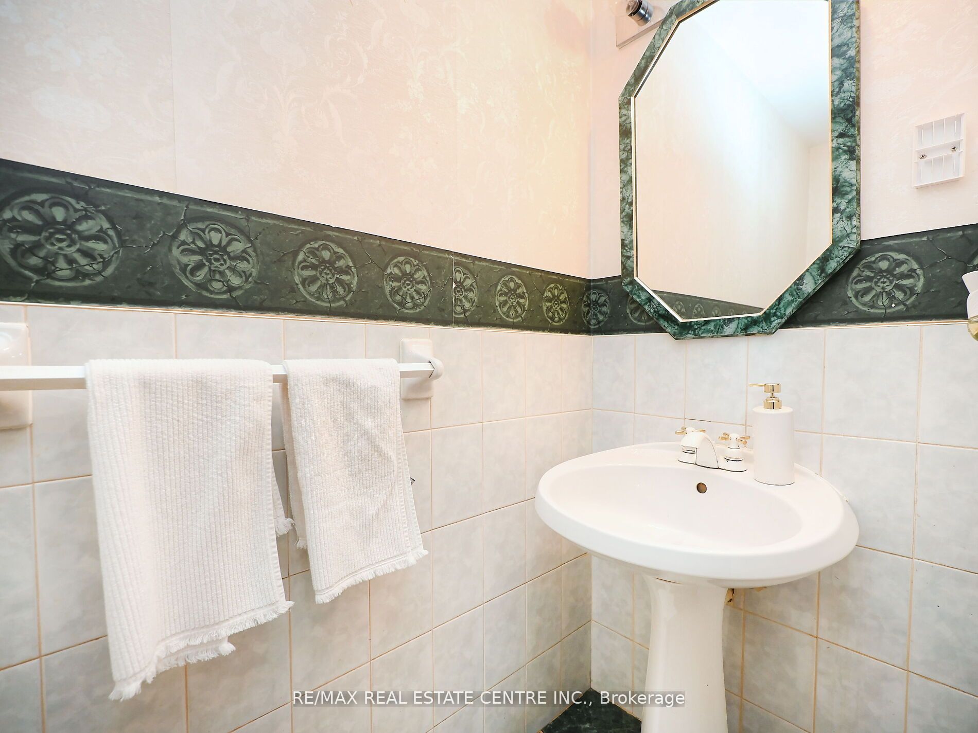 4326 Waterford Cres