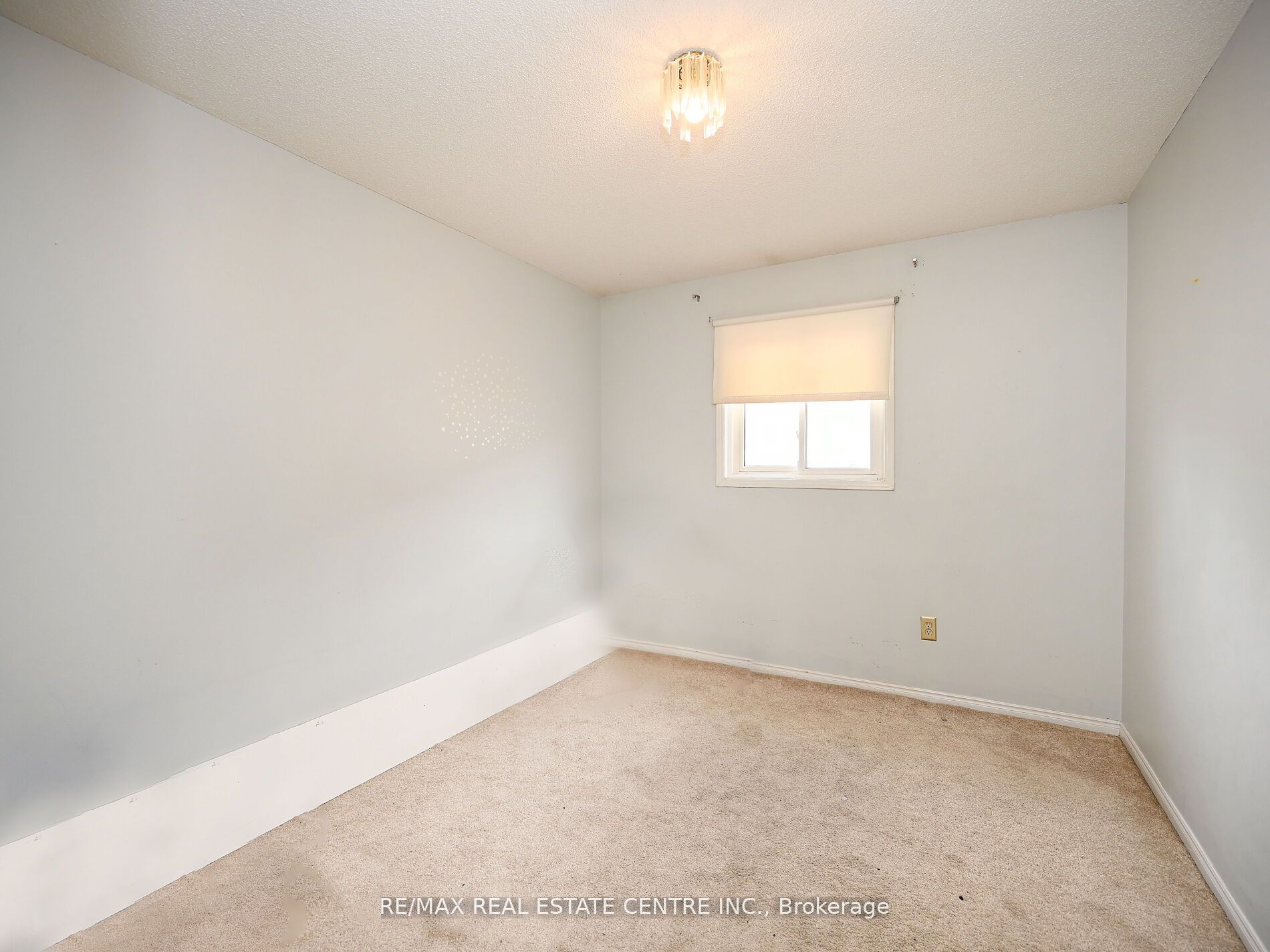4326 Waterford Cres