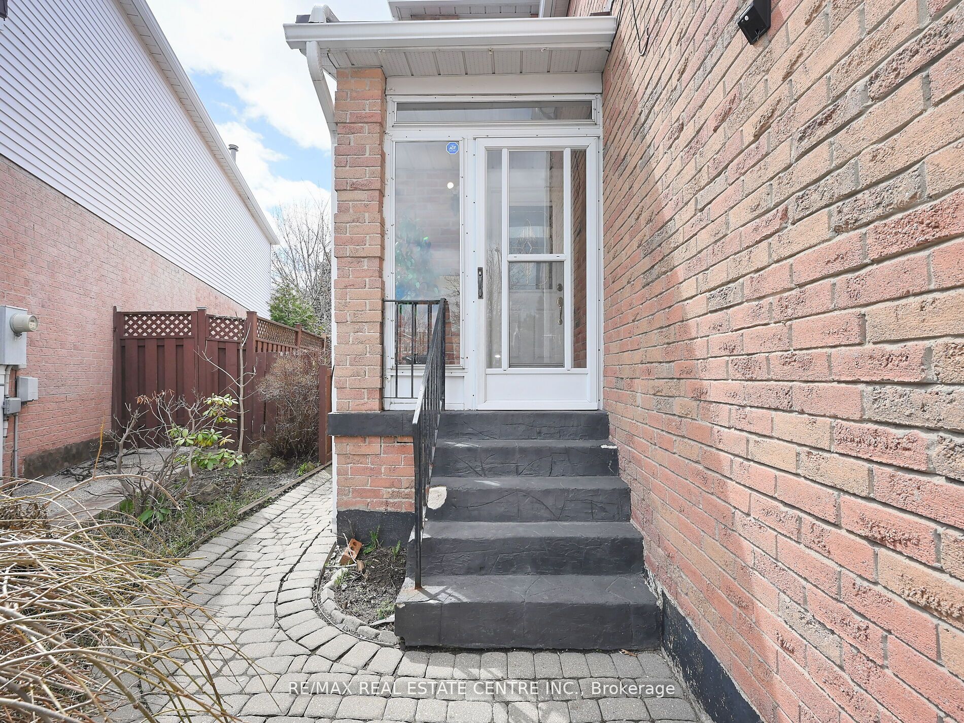 4326 Waterford Cres