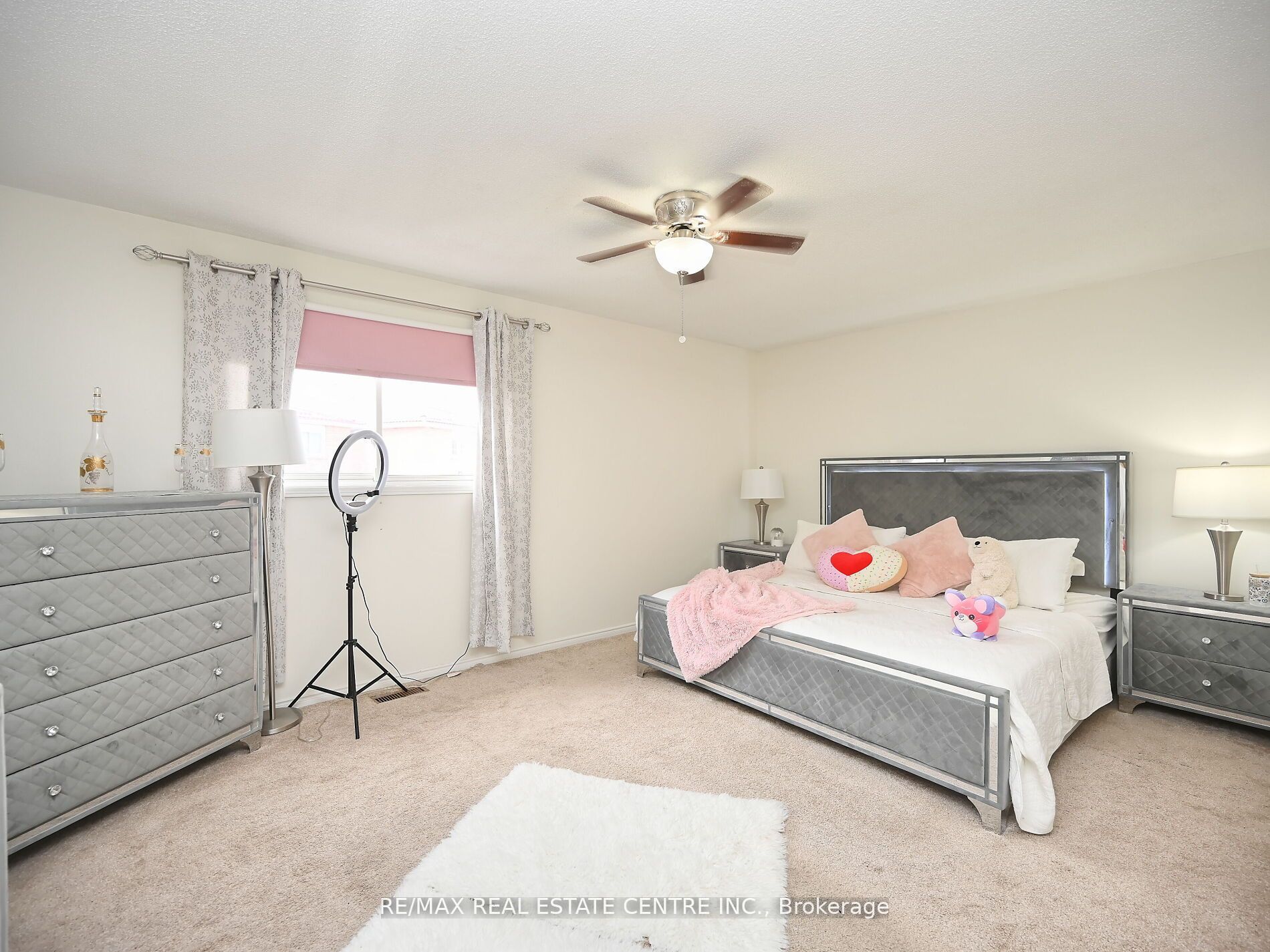 4326 Waterford Cres