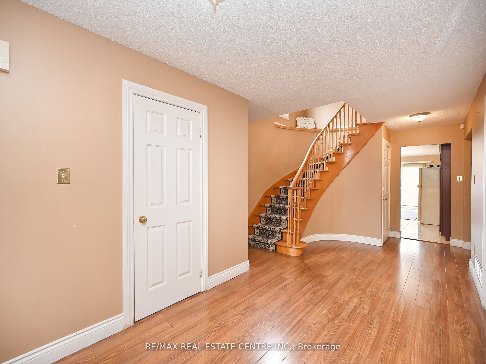 4326 Waterford Cres