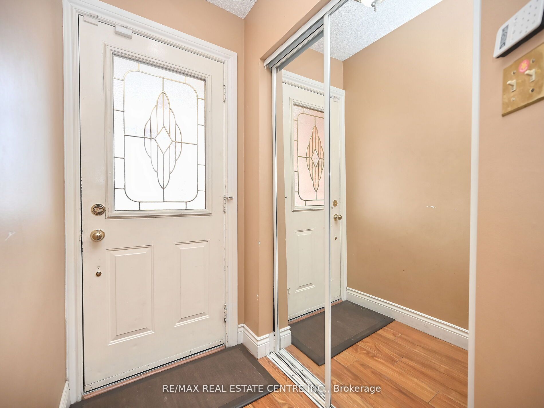 4326 Waterford Cres