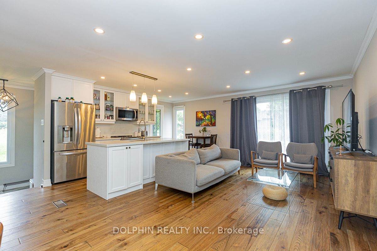 44 Falconer Dr