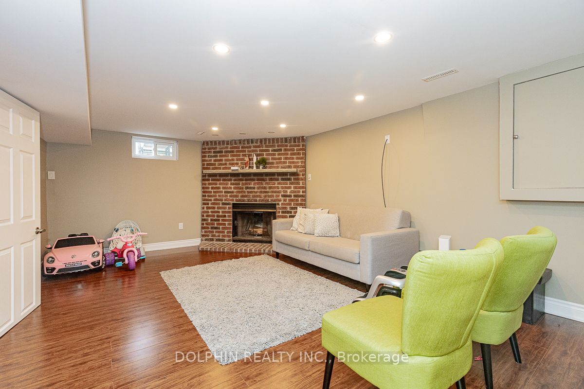 44 Falconer Dr