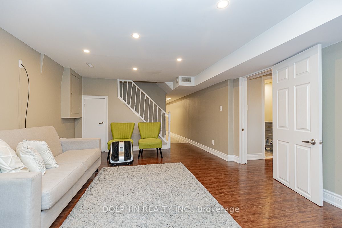 44 Falconer Dr