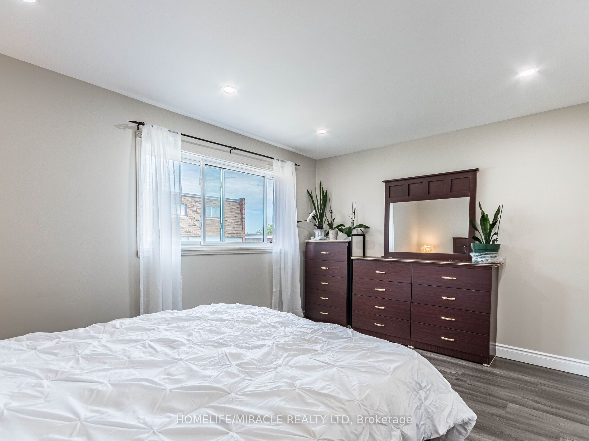 180 Mississauga Valley Boulevard #124
