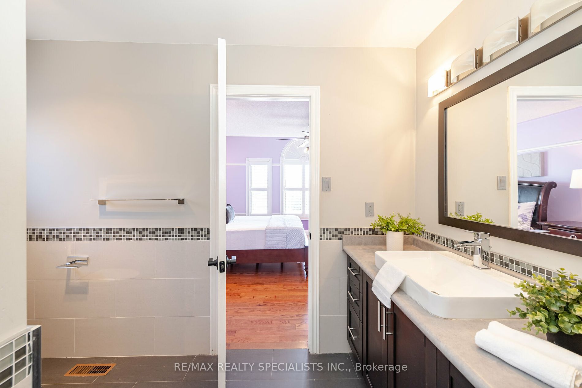 3353 Azelia Crt
