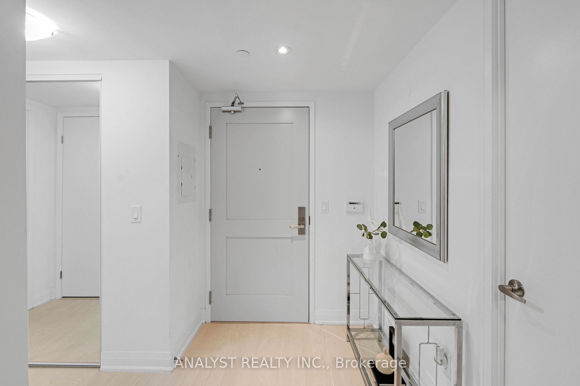 10 Gibbs Rd, #717