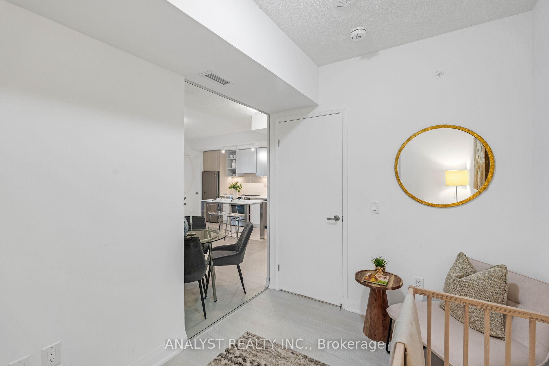 10 Gibbs Rd, #717