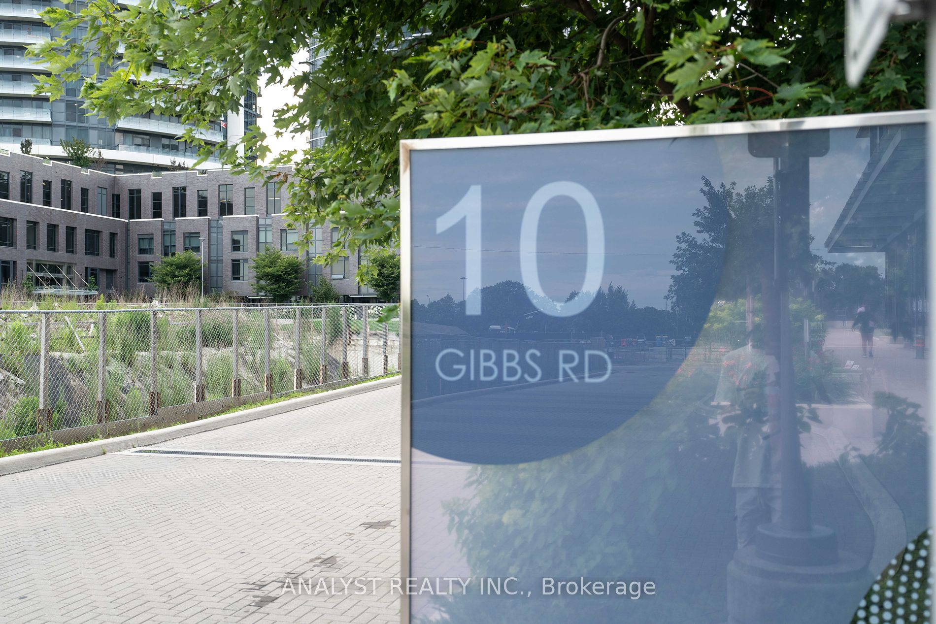 10 Gibbs Rd, #717