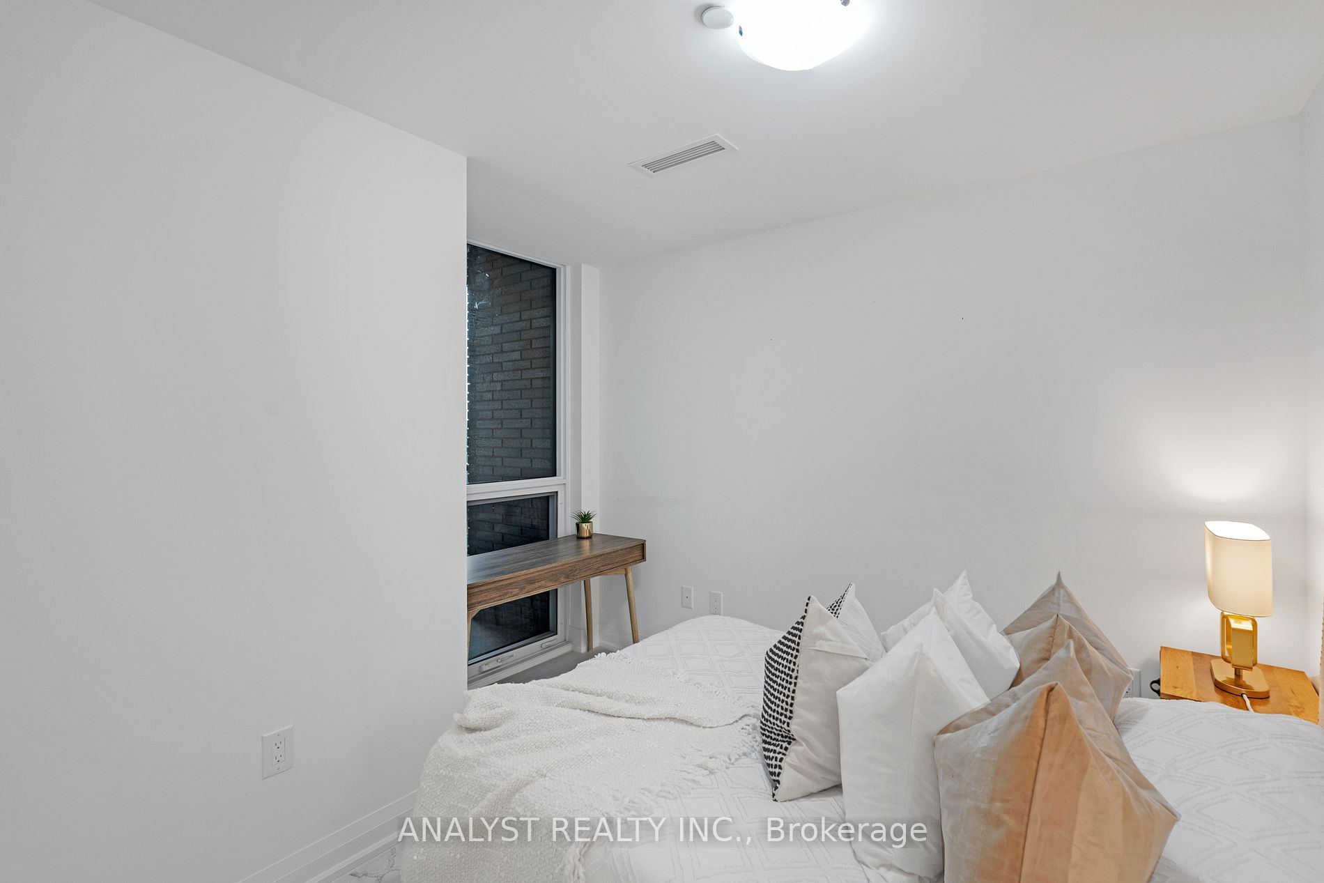 10 Gibbs Rd, #717
