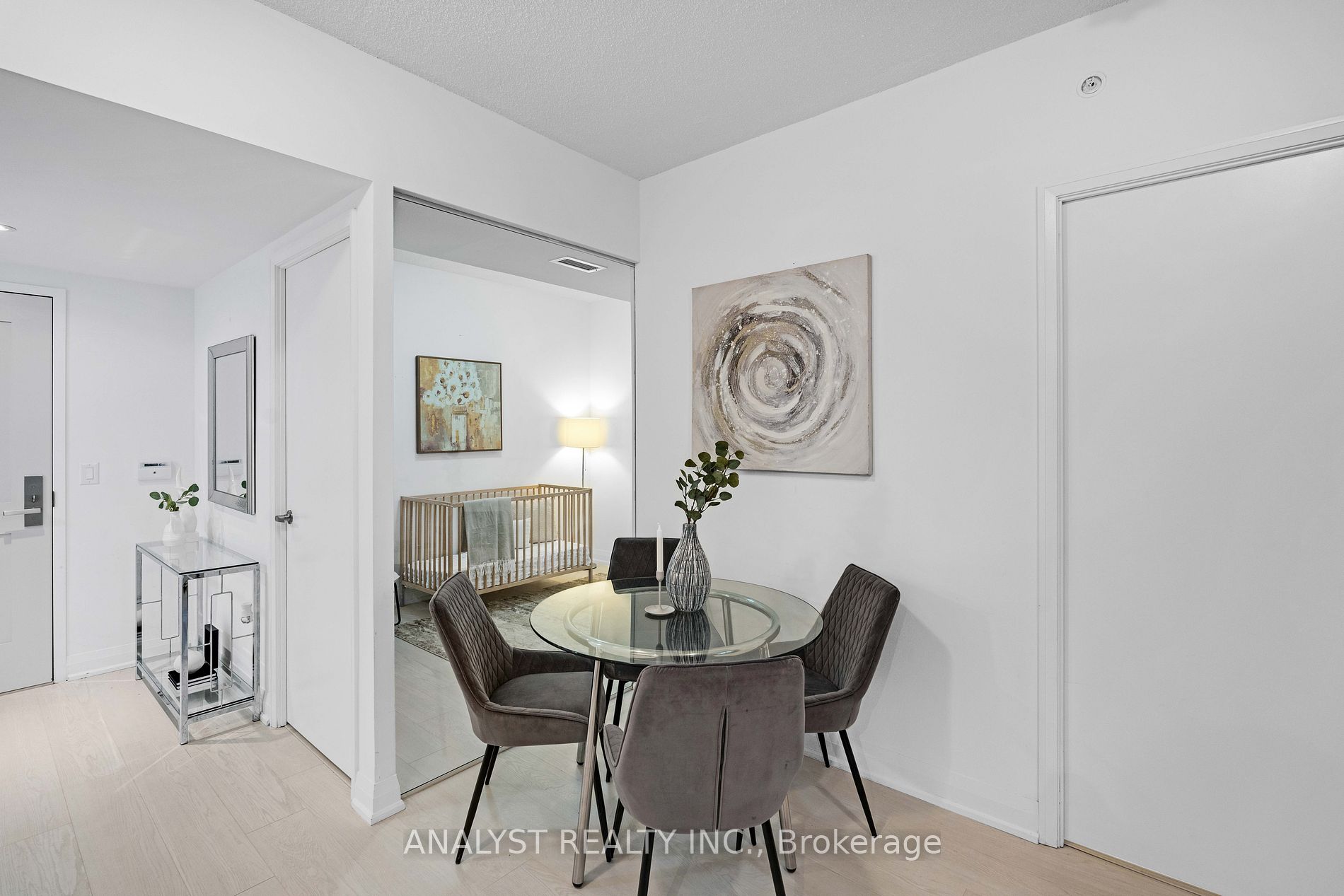10 Gibbs Rd, #717