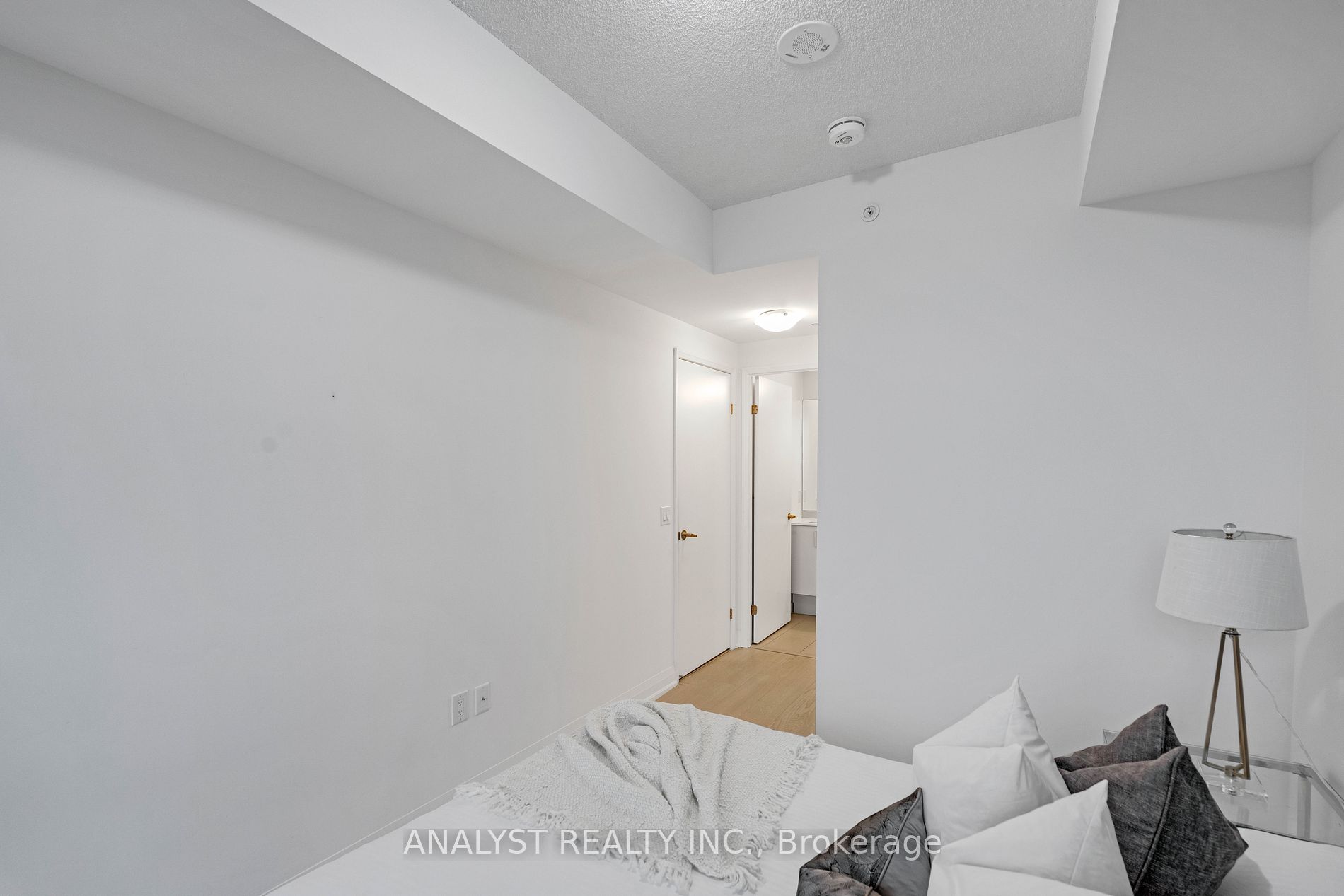 10 Gibbs Rd, #717