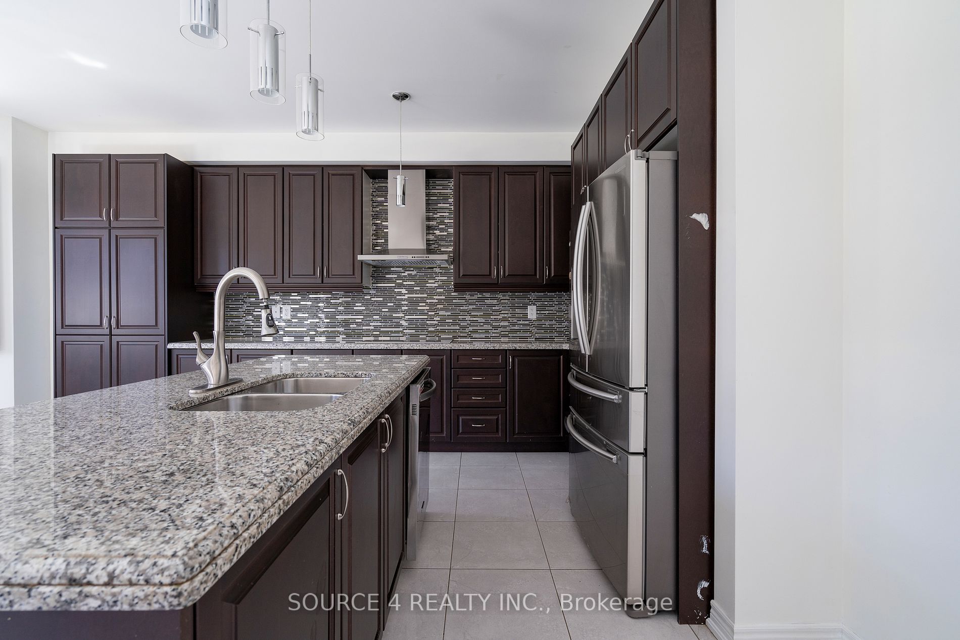 23 Sliprock Cres