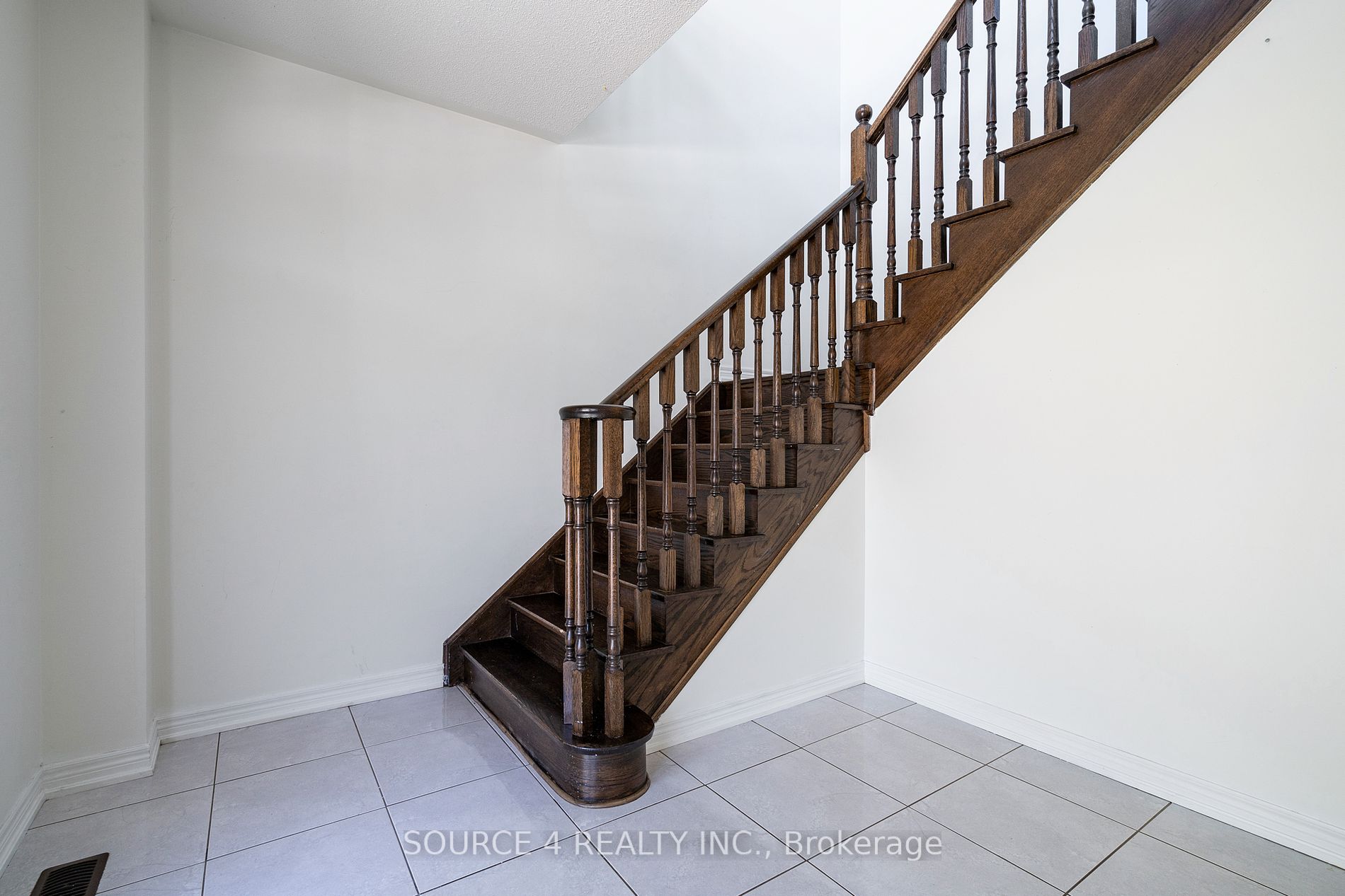 23 Sliprock Cres