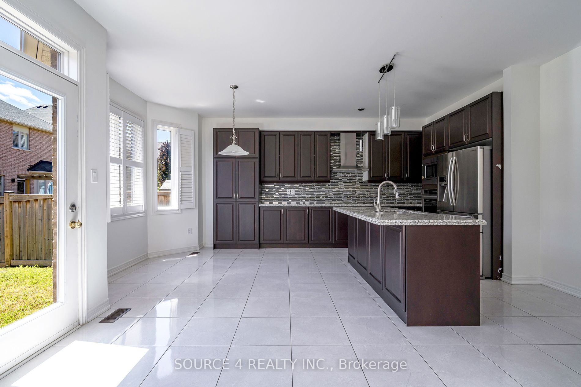 23 Sliprock Cres