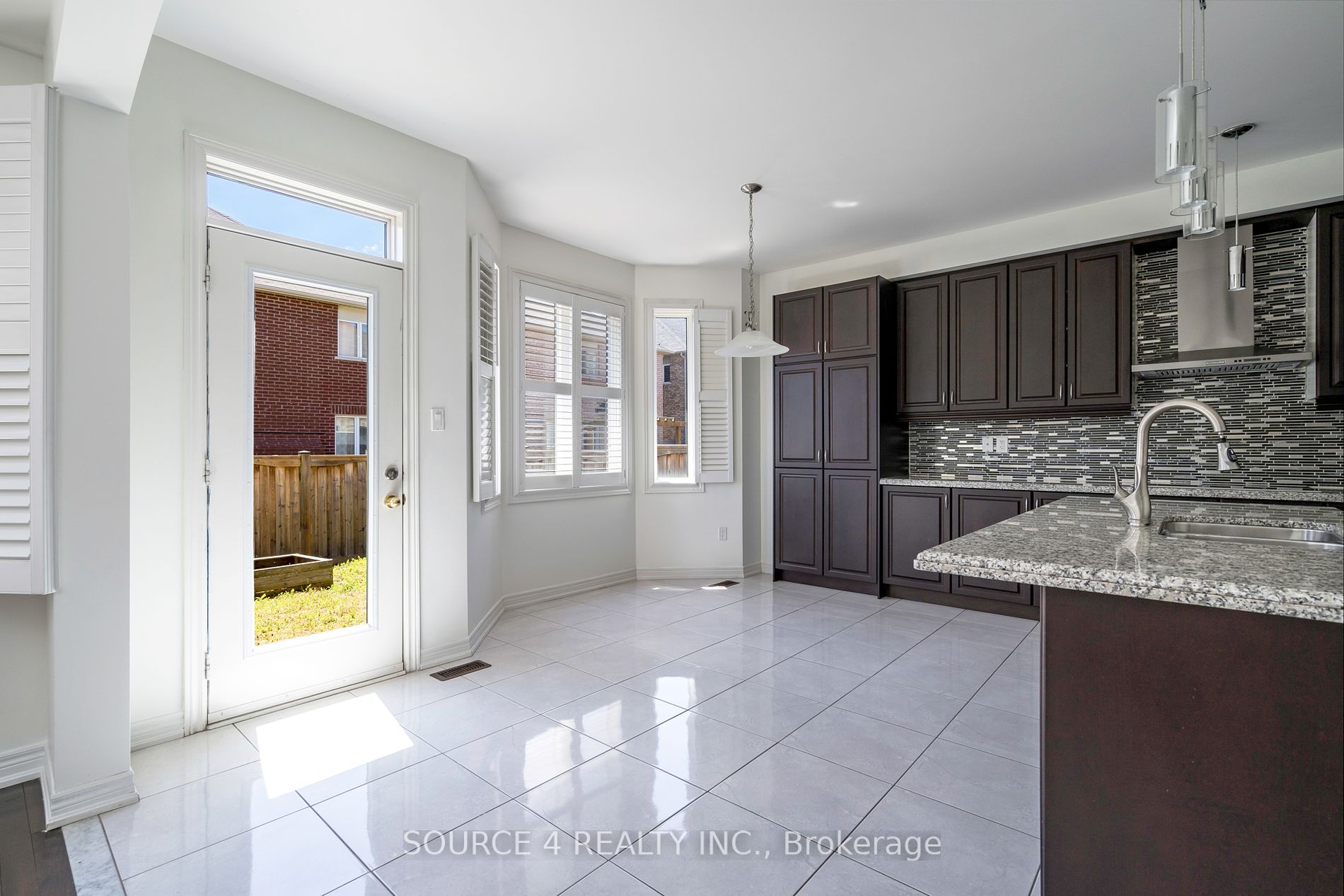 23 Sliprock Cres