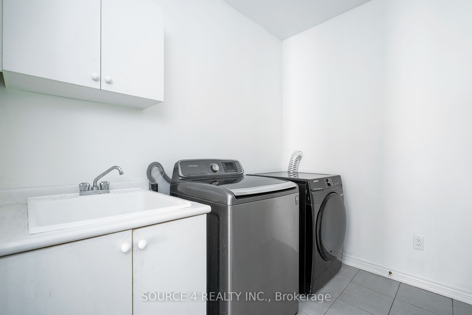 23 Sliprock Cres