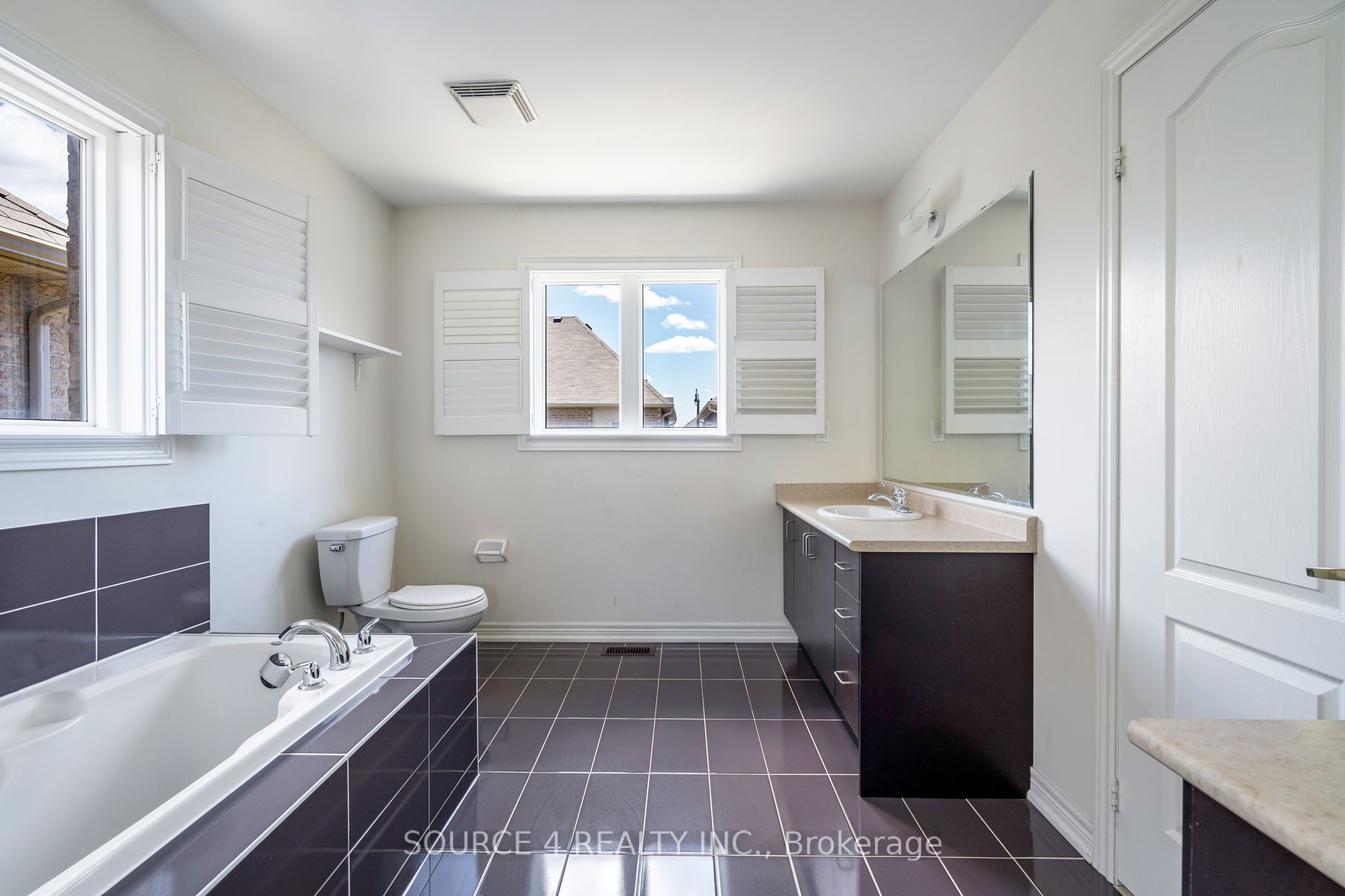 23 Sliprock Cres