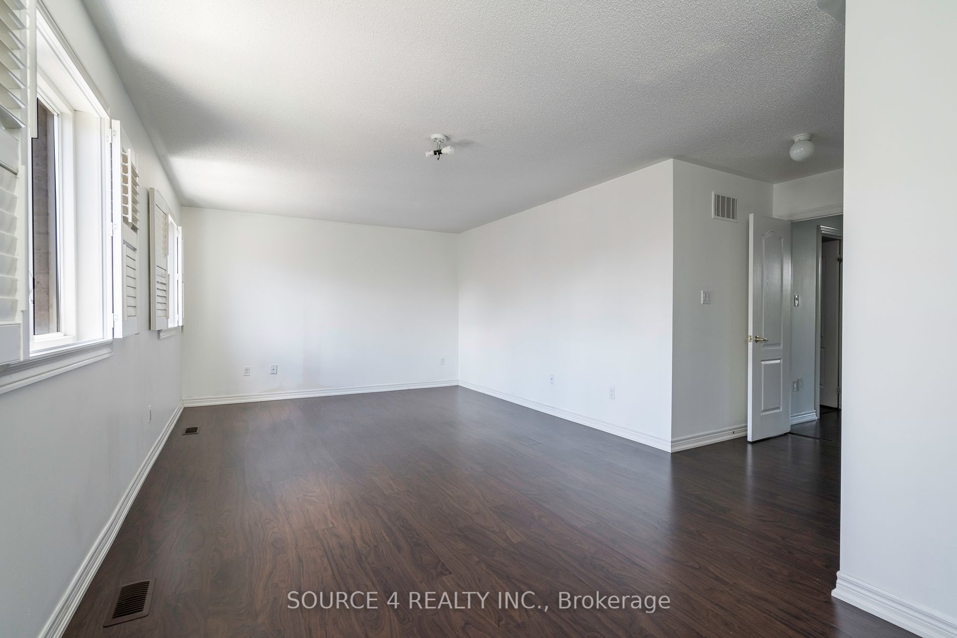 23 Sliprock Cres