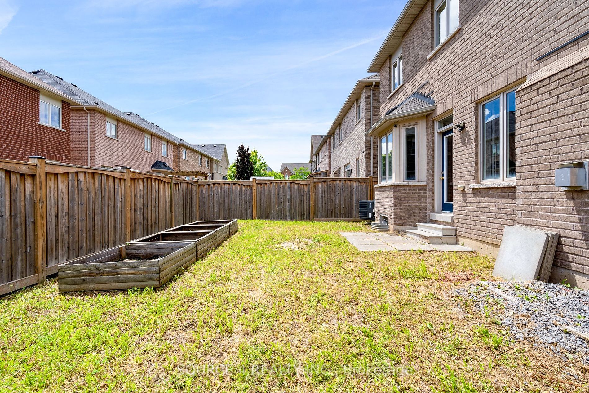 23 Sliprock Cres