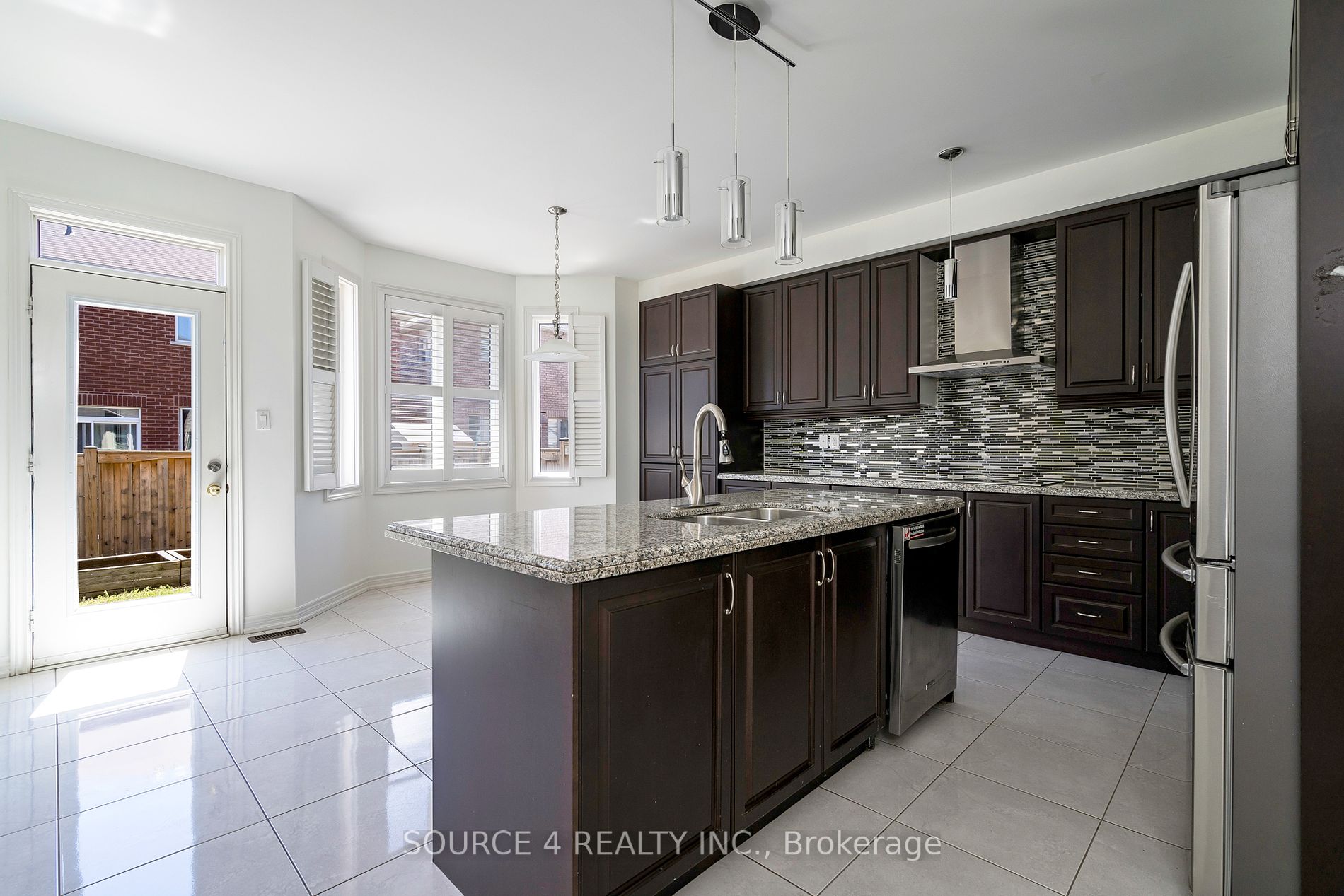 23 Sliprock Cres