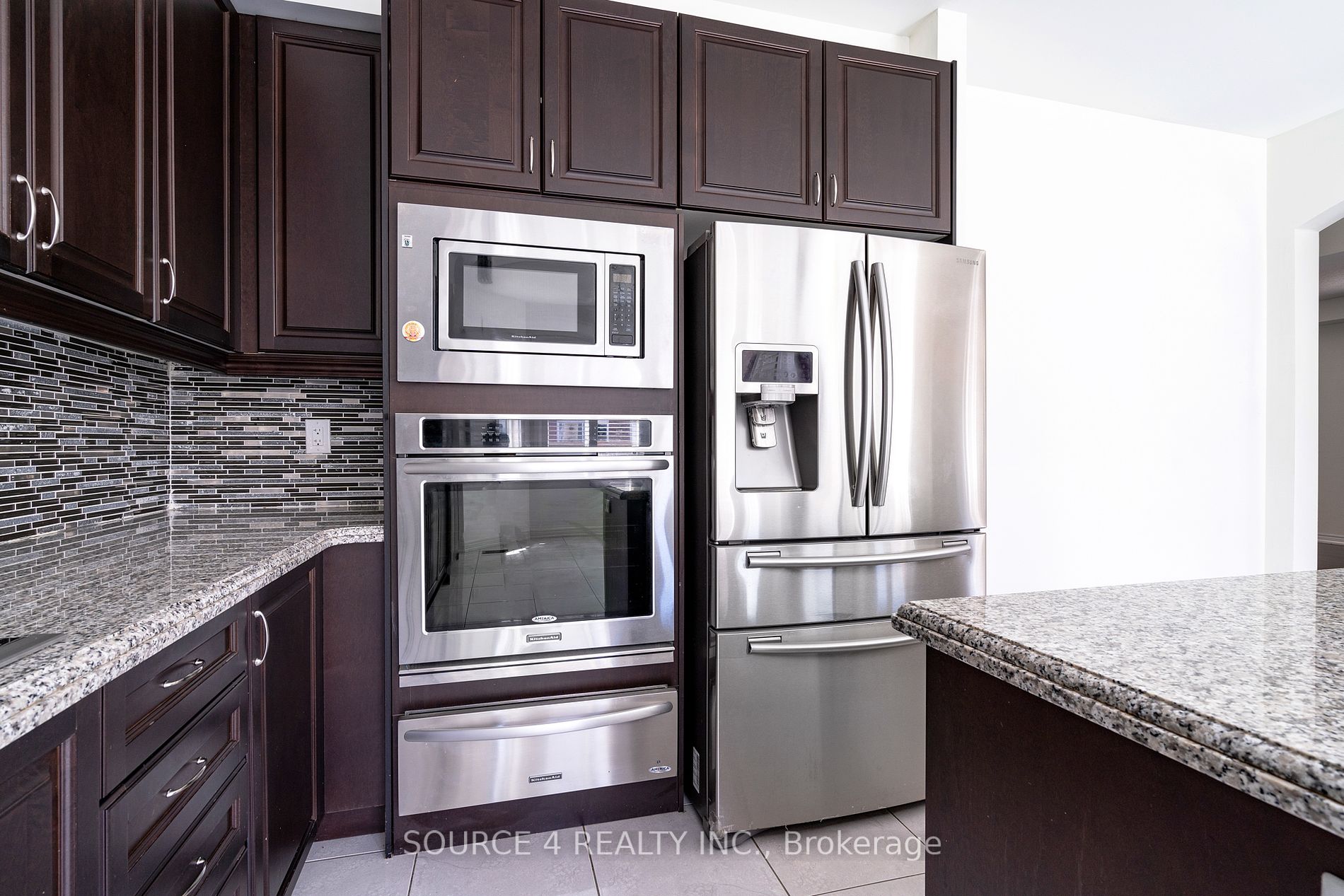 23 Sliprock Cres
