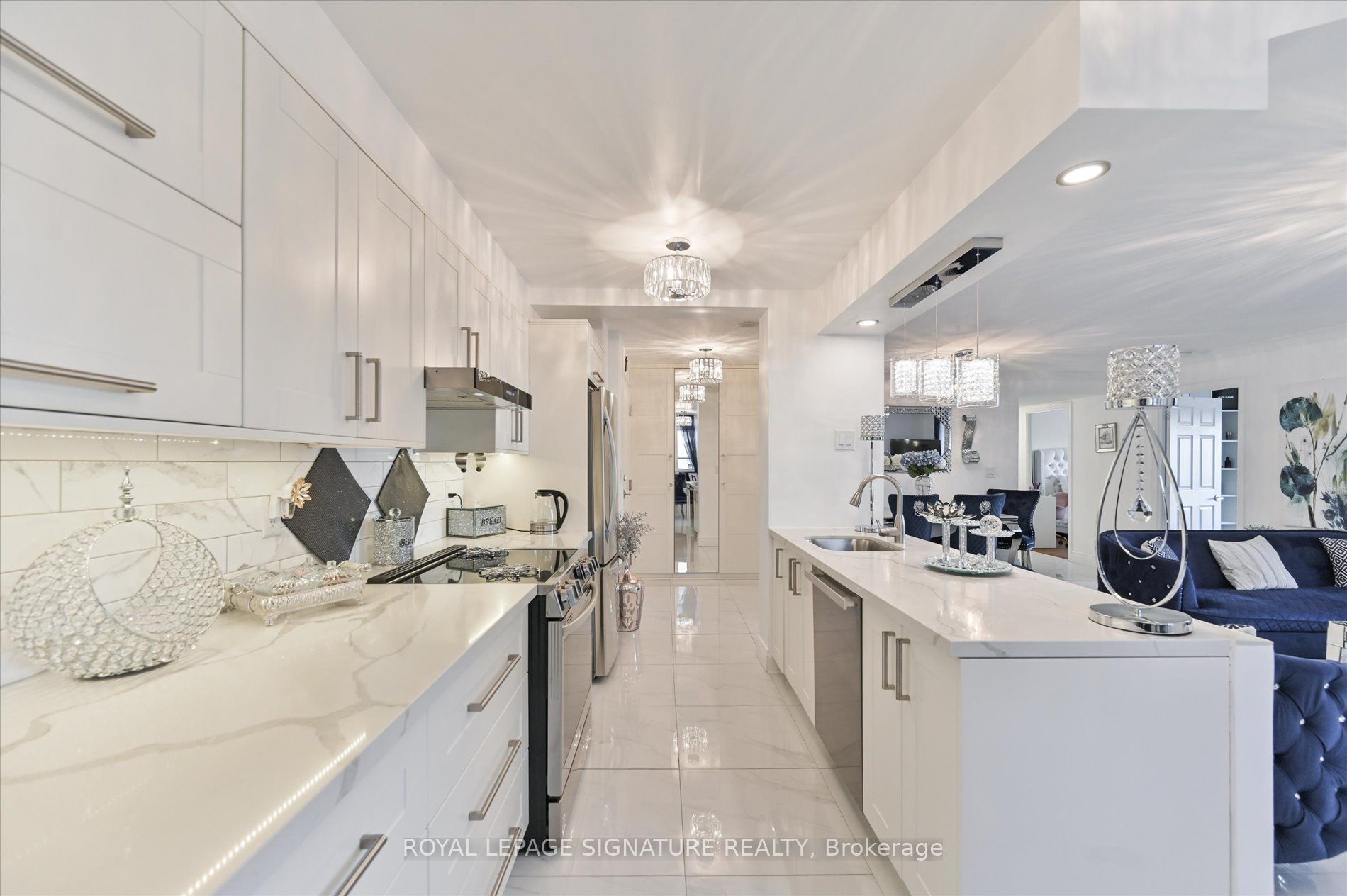 3888 Duke Of York Blvd, #1233