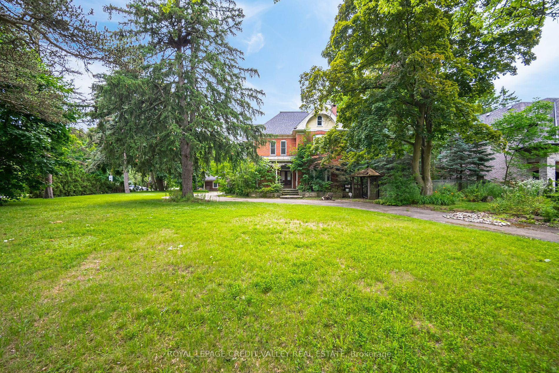376 Chartwell Rd