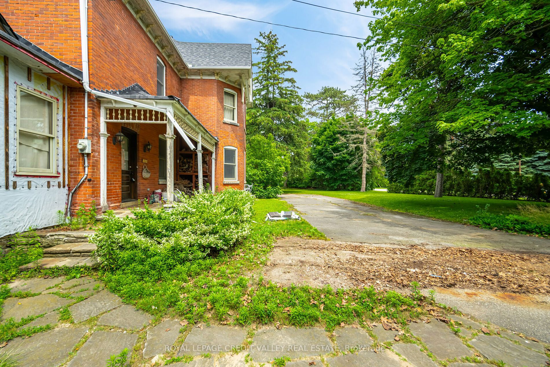 376 Chartwell Rd