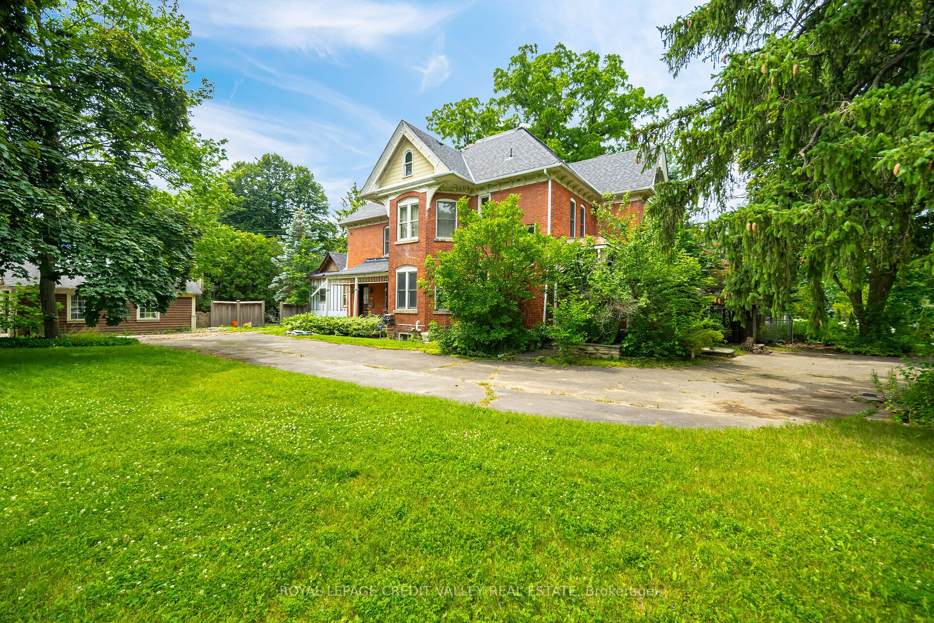 376 Chartwell Rd
