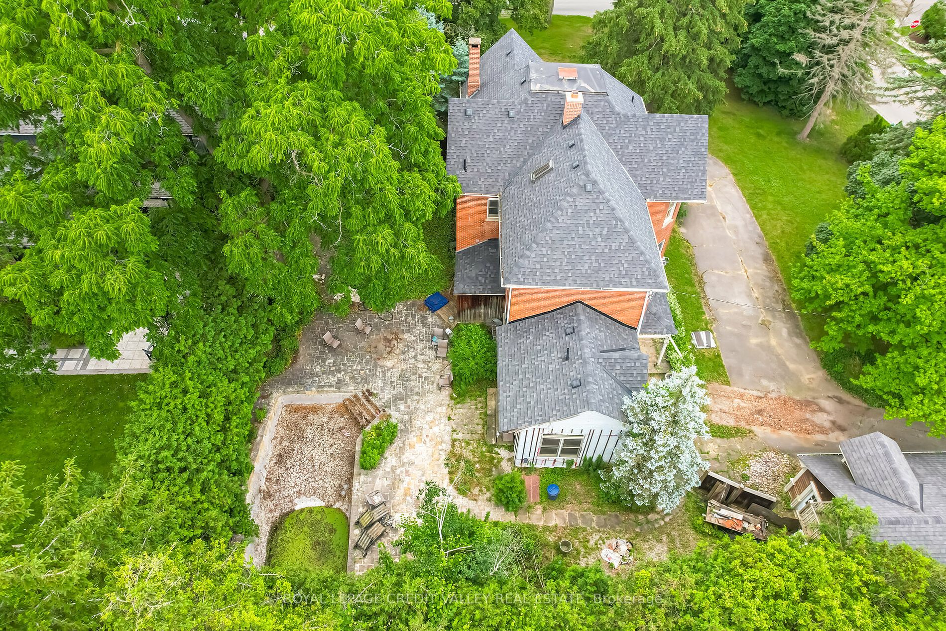 376 Chartwell Rd