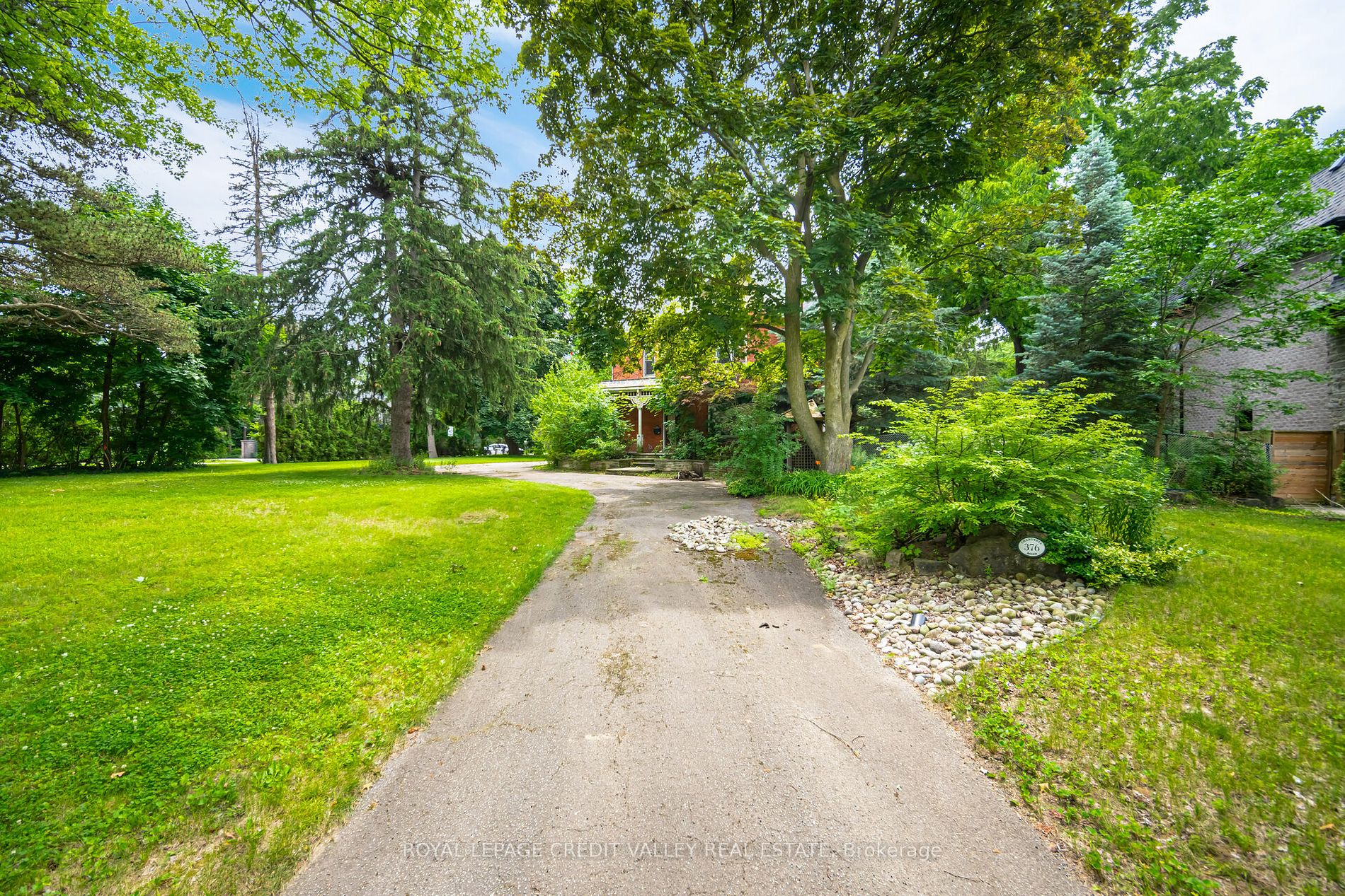 376 Chartwell Rd