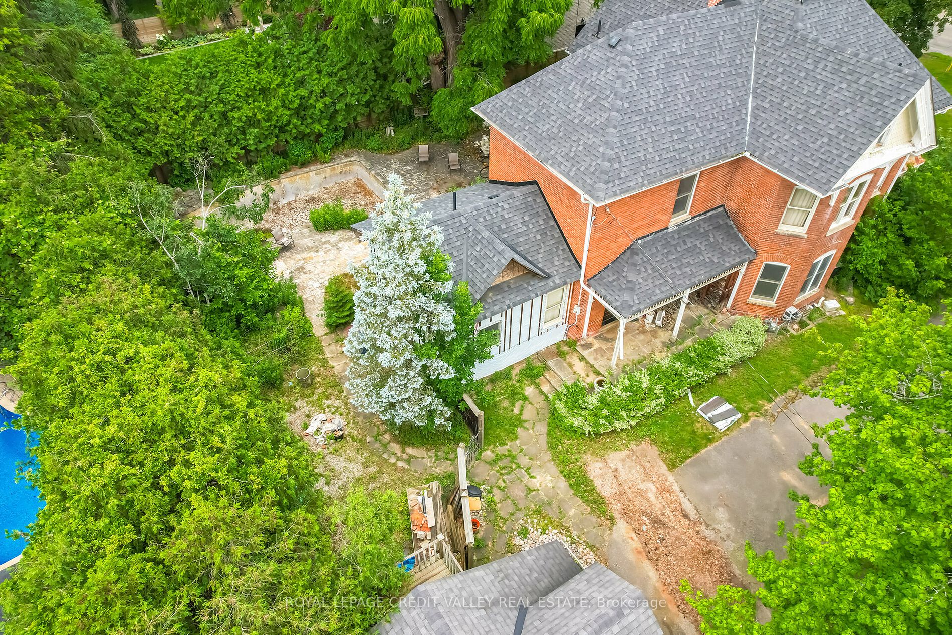 376 Chartwell Rd