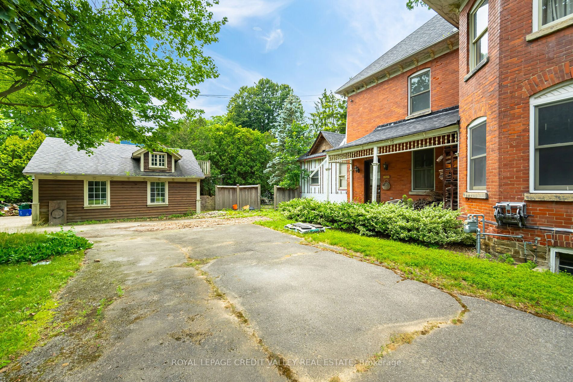 376 Chartwell Rd