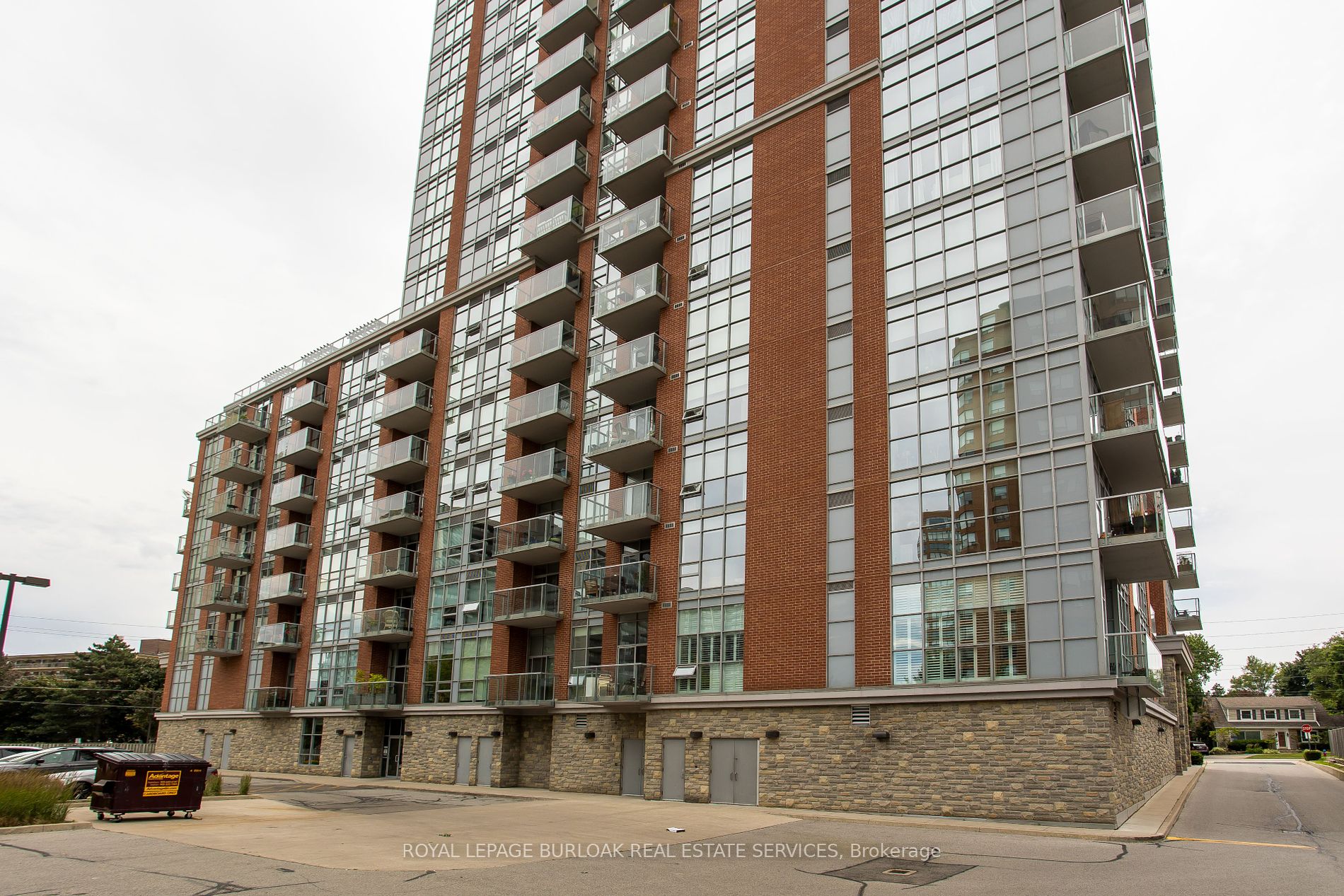 551 Maple Ave, #814