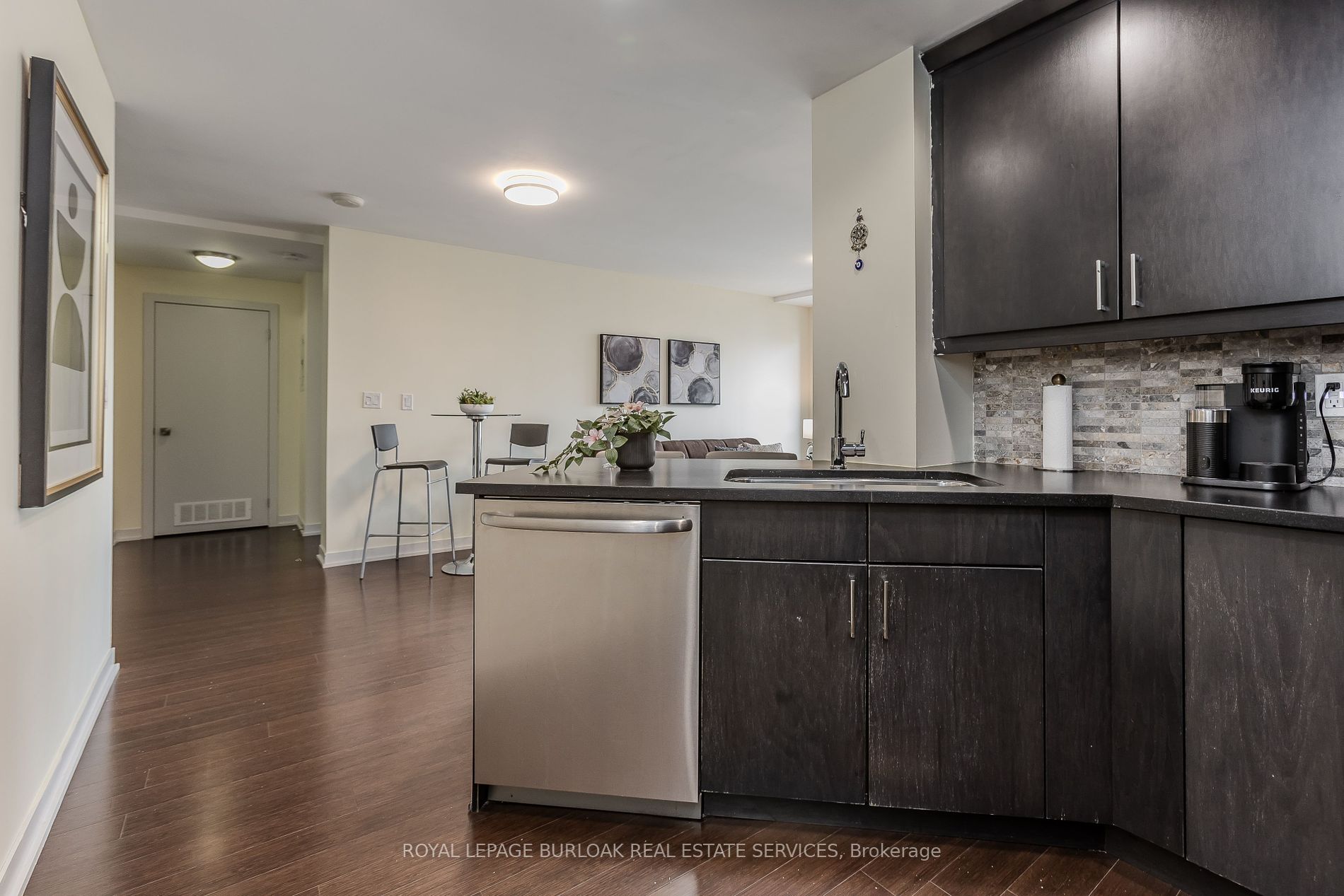 551 Maple Ave, #814