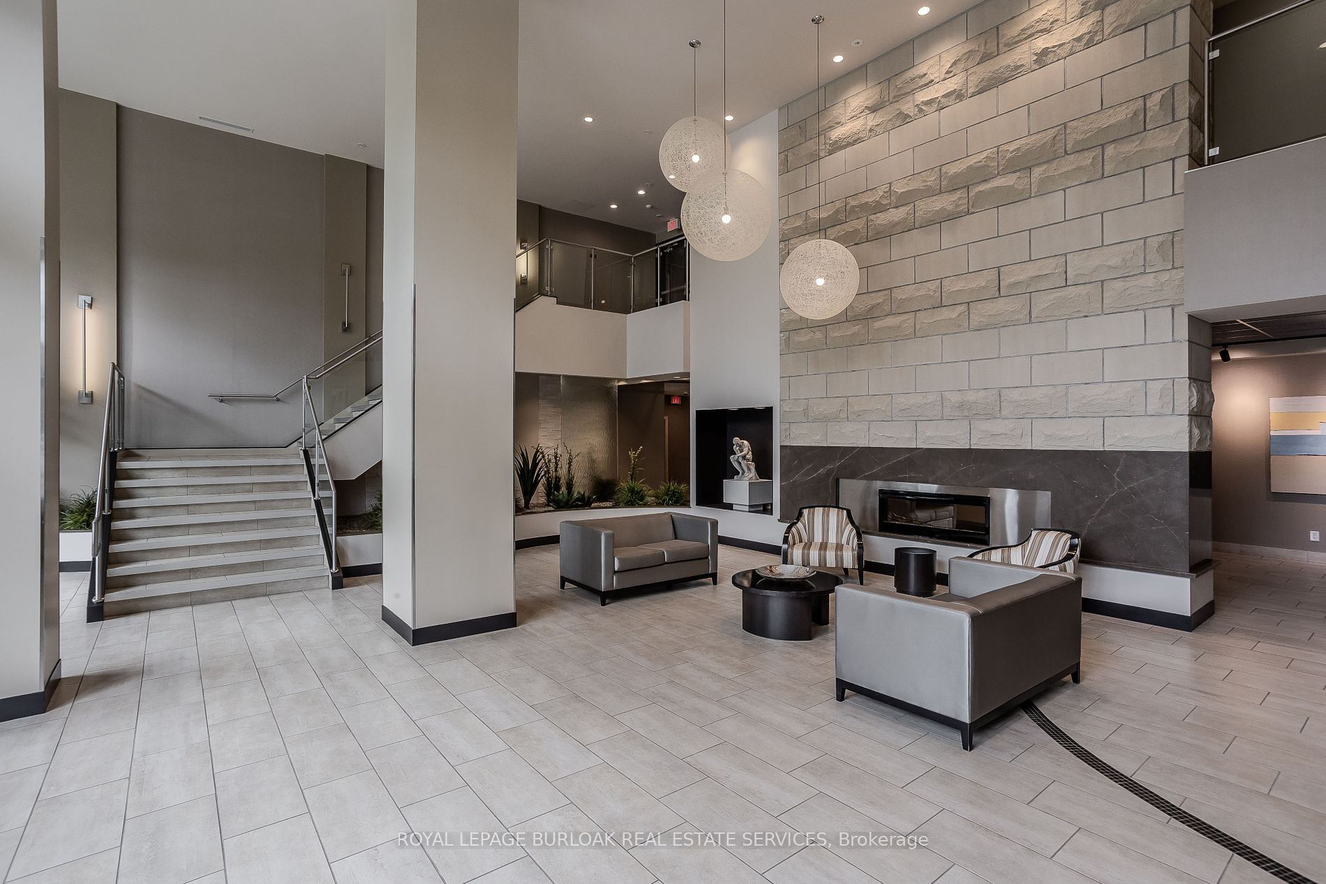 551 Maple Ave, #814