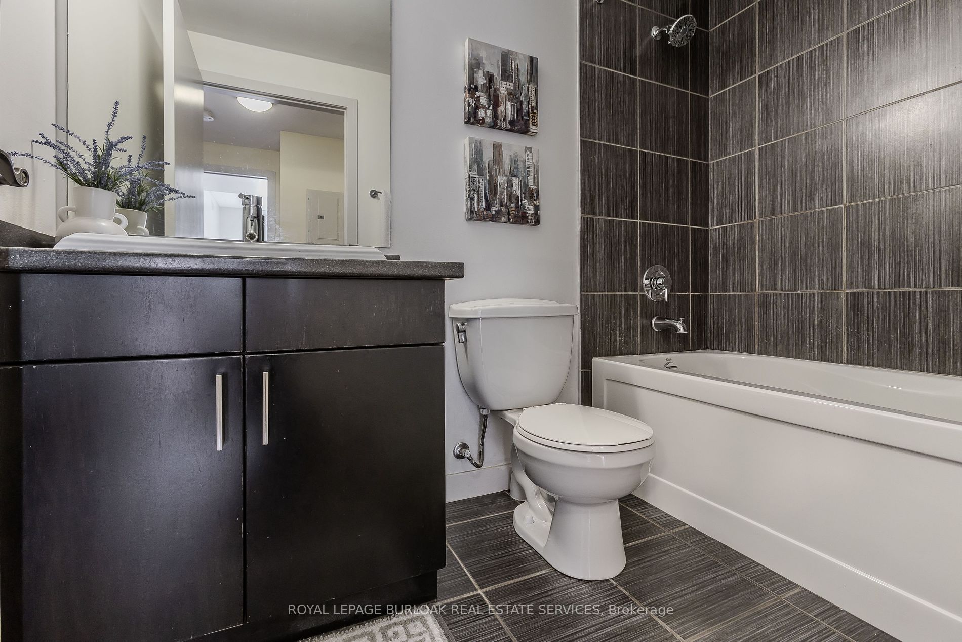 551 Maple Ave, #814