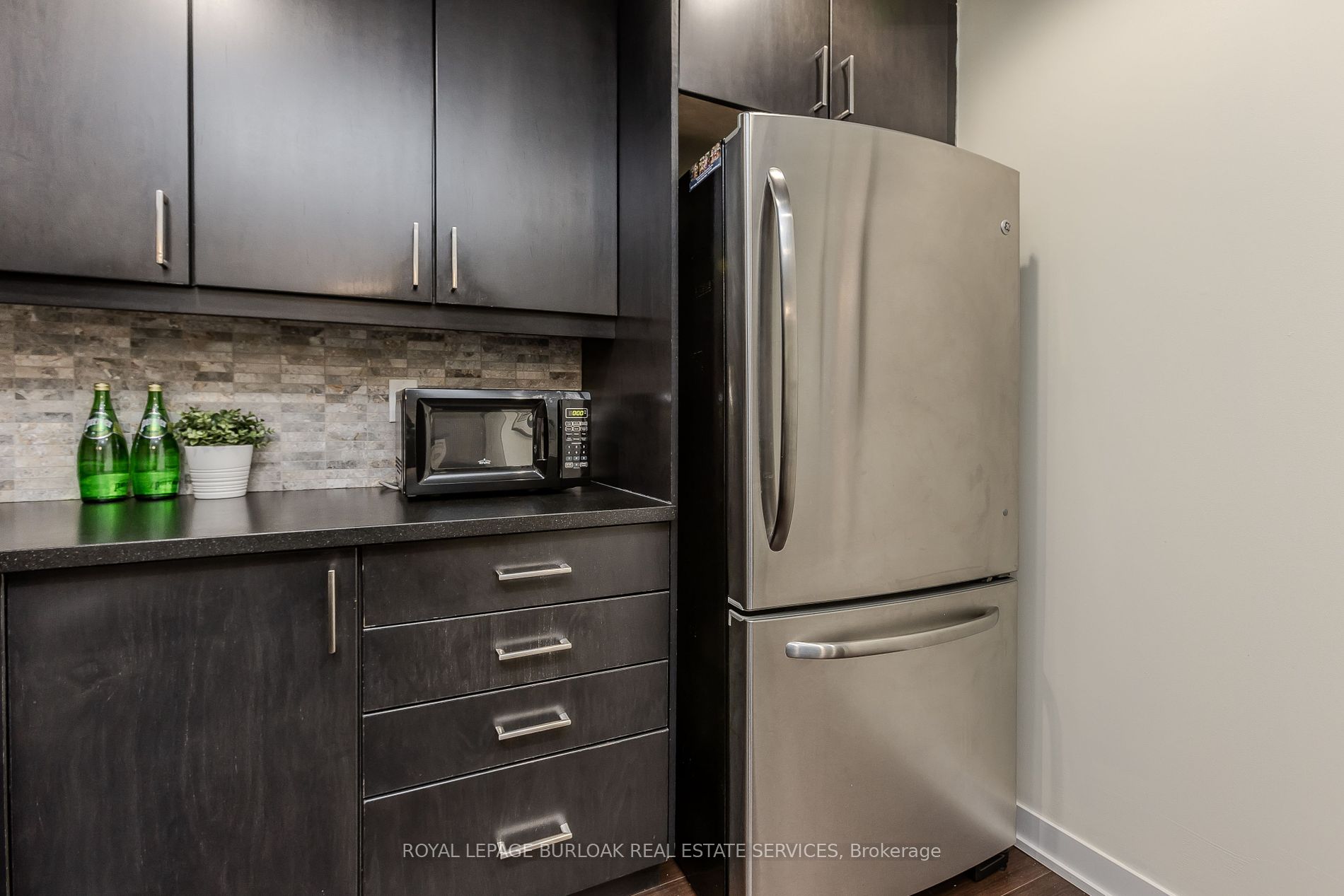 551 Maple Ave, #814