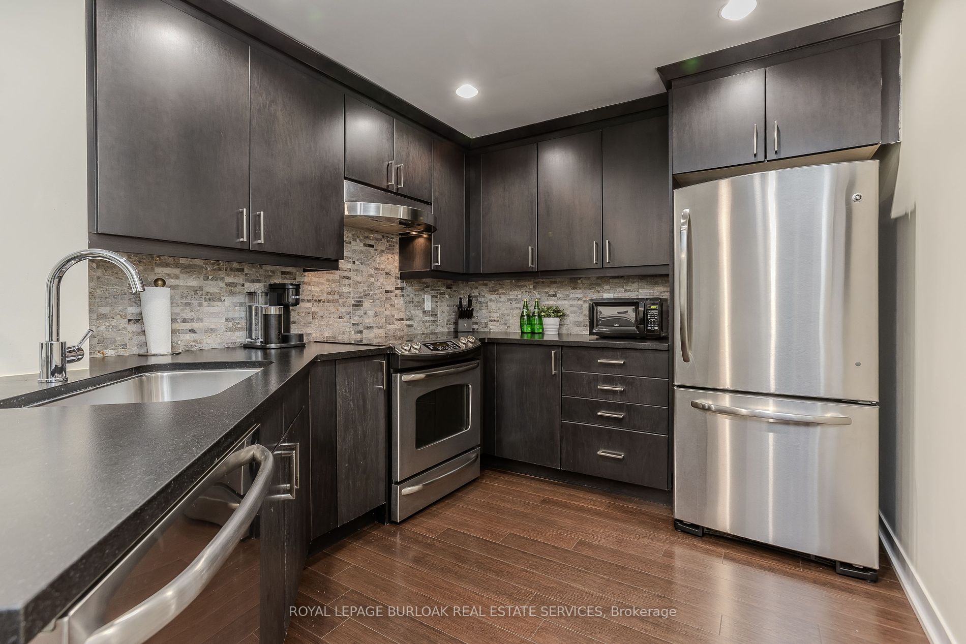 551 Maple Ave, #814