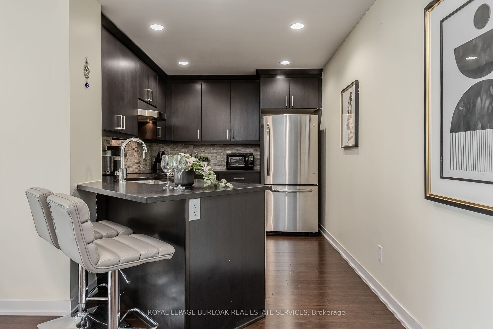 551 Maple Ave, #814