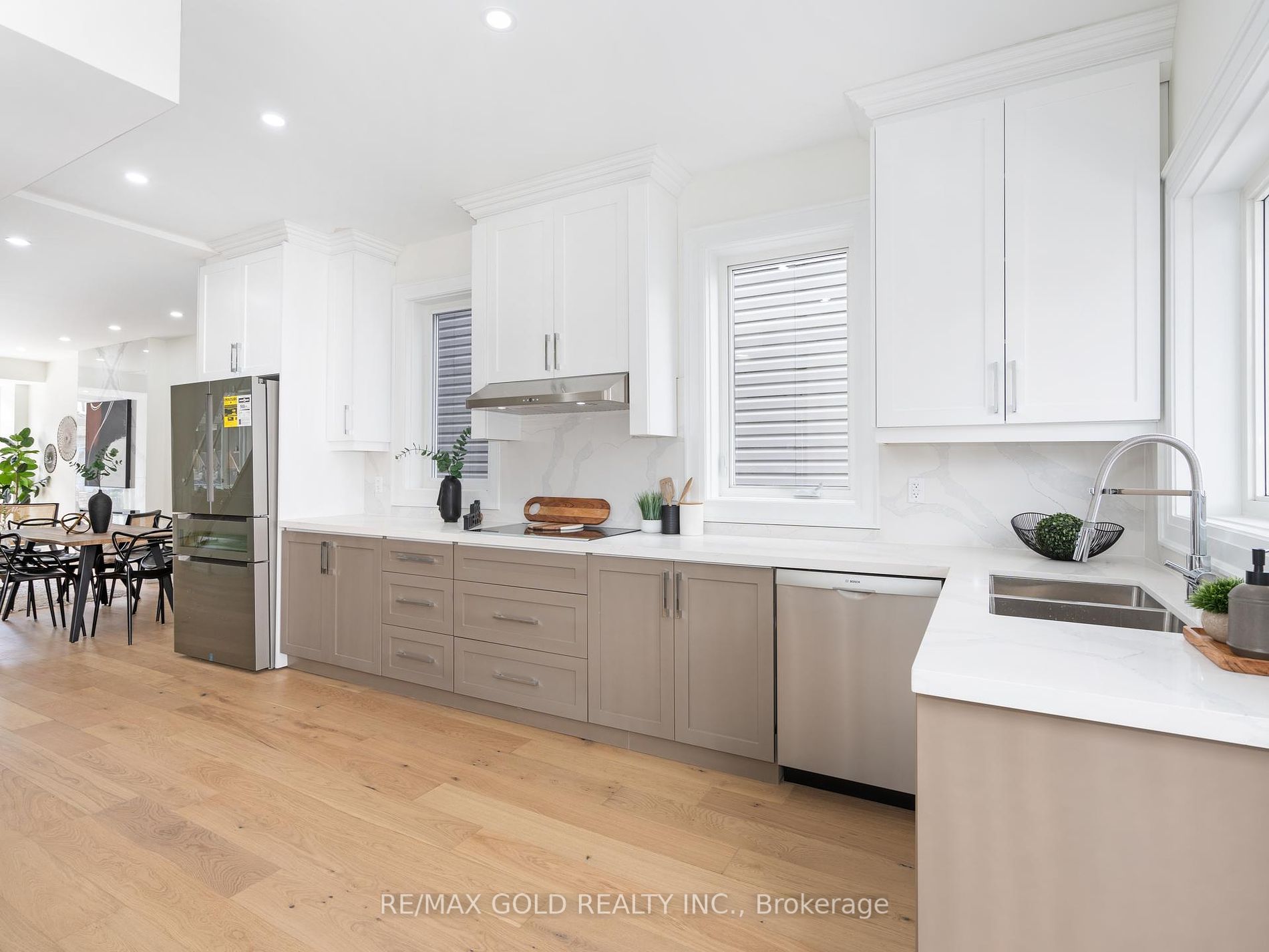 1007 Ossington Ave