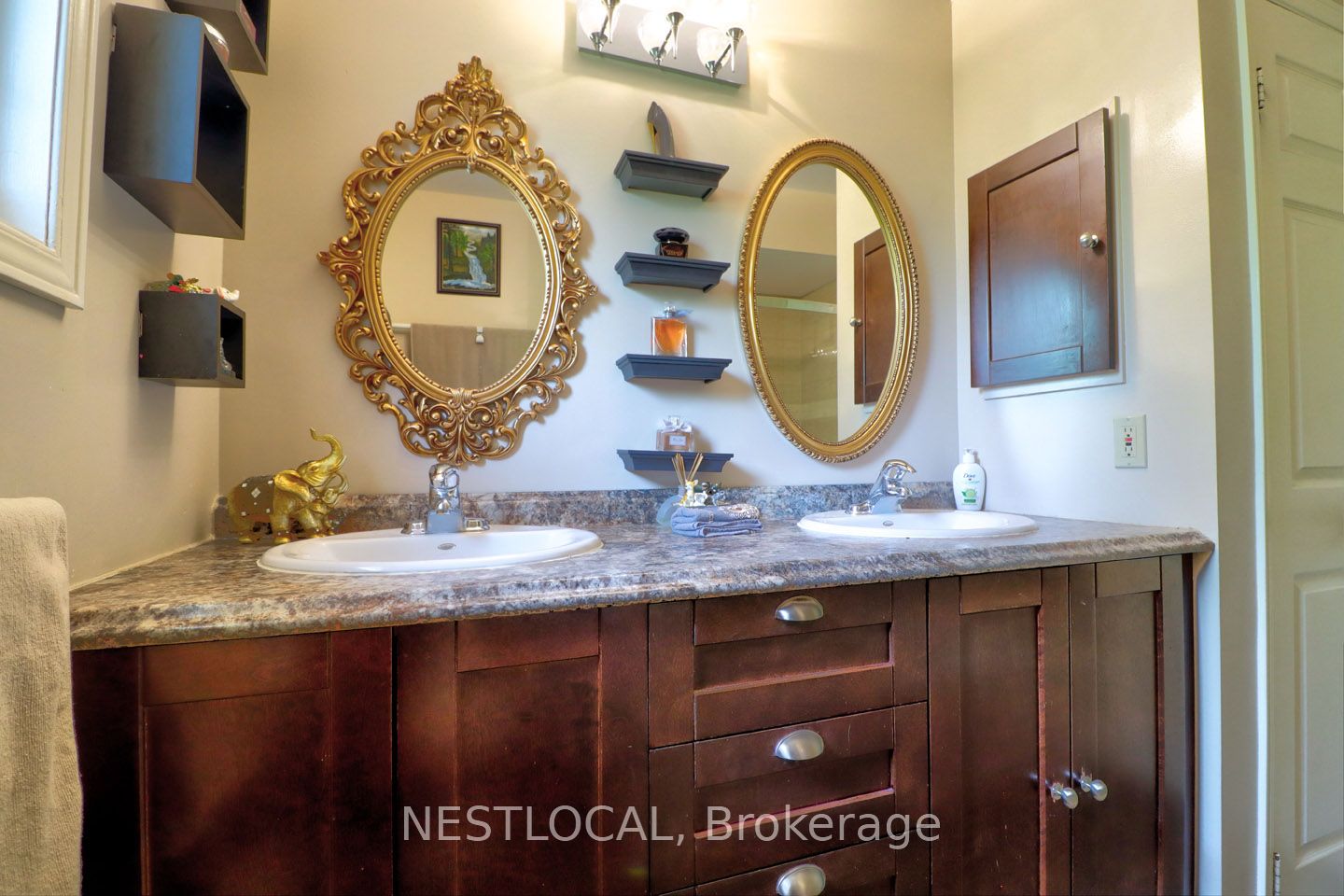 14 Waverly Pl