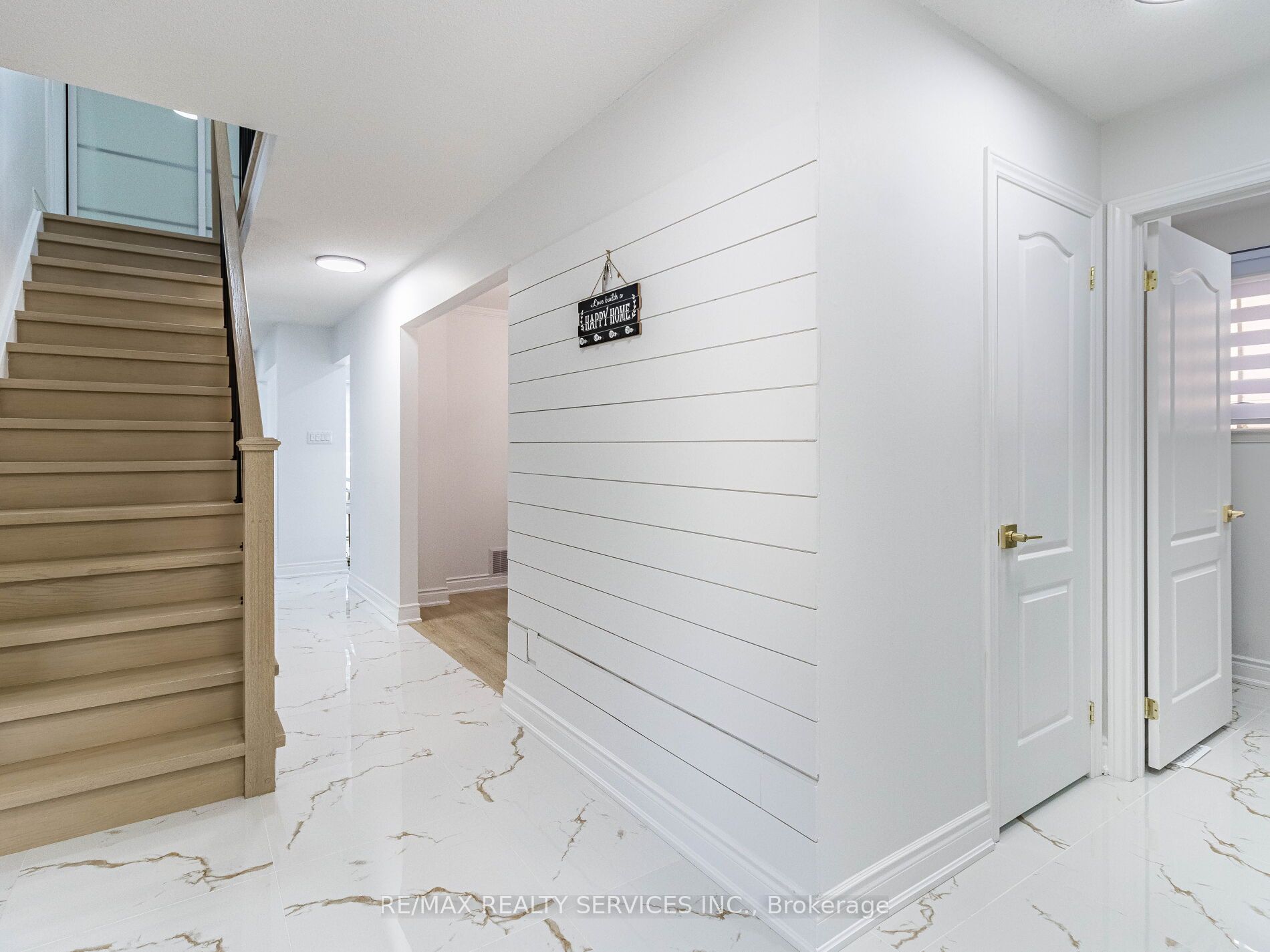 10 Nuttall St