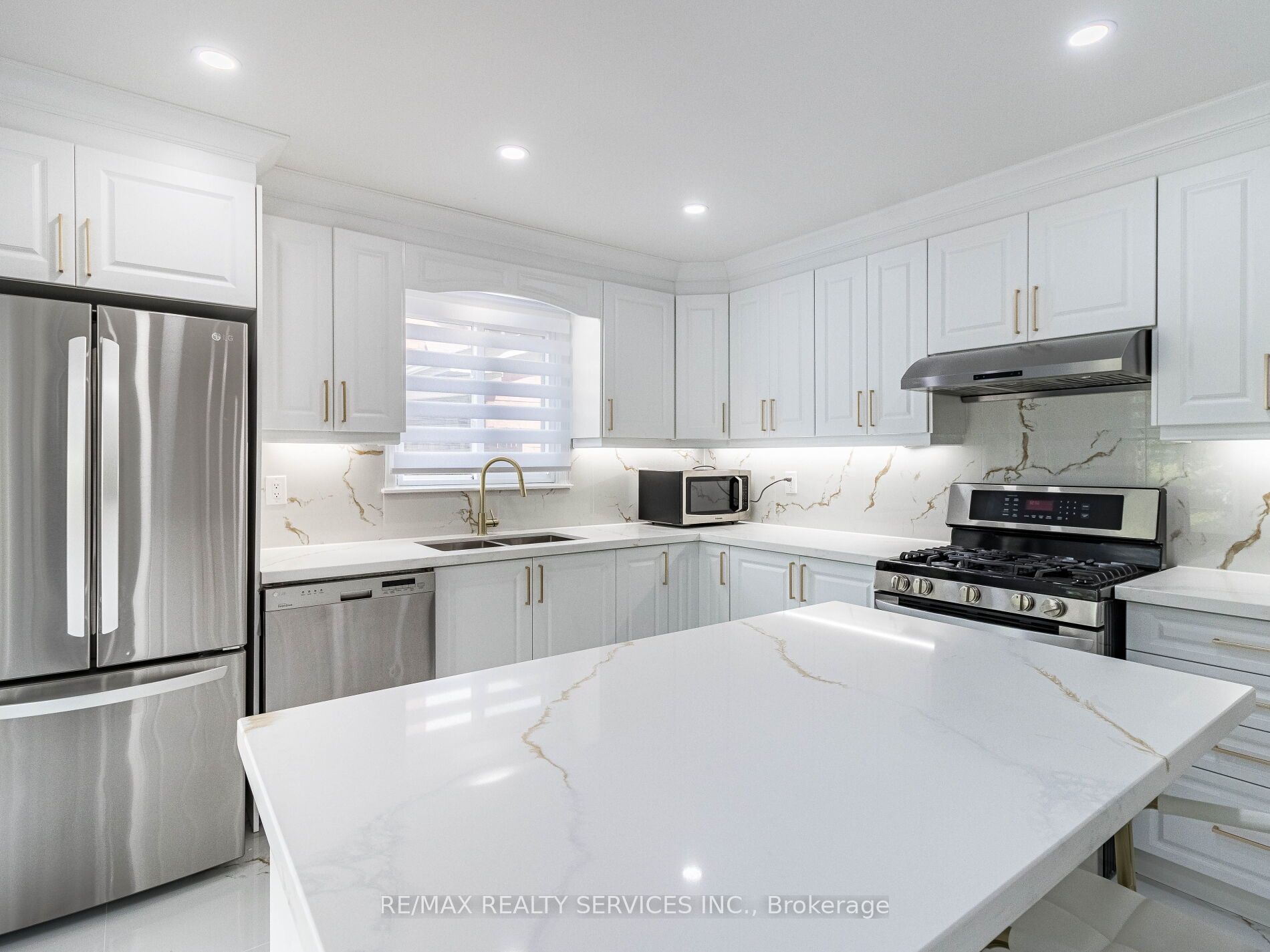 10 Nuttall St