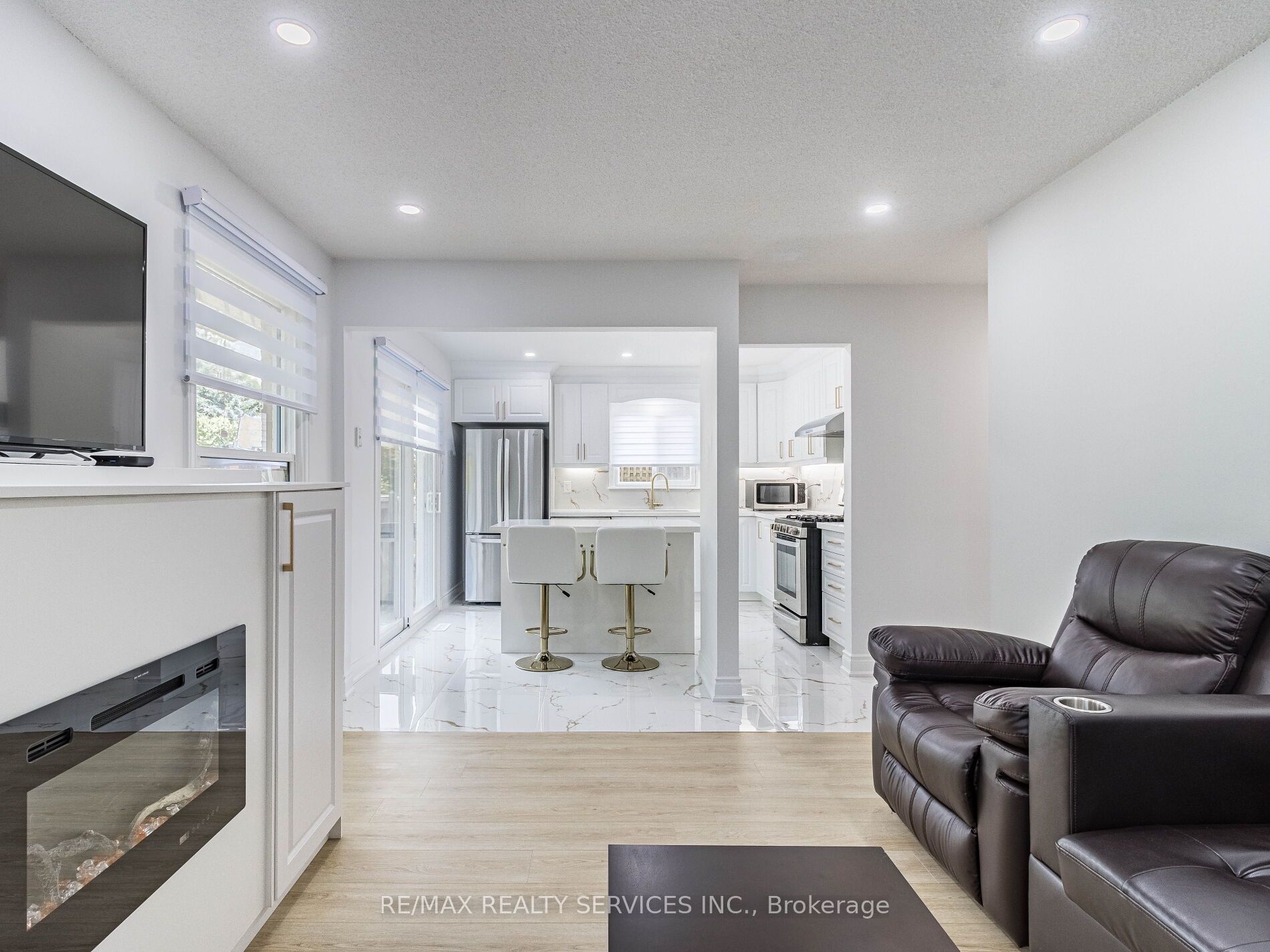 10 Nuttall St