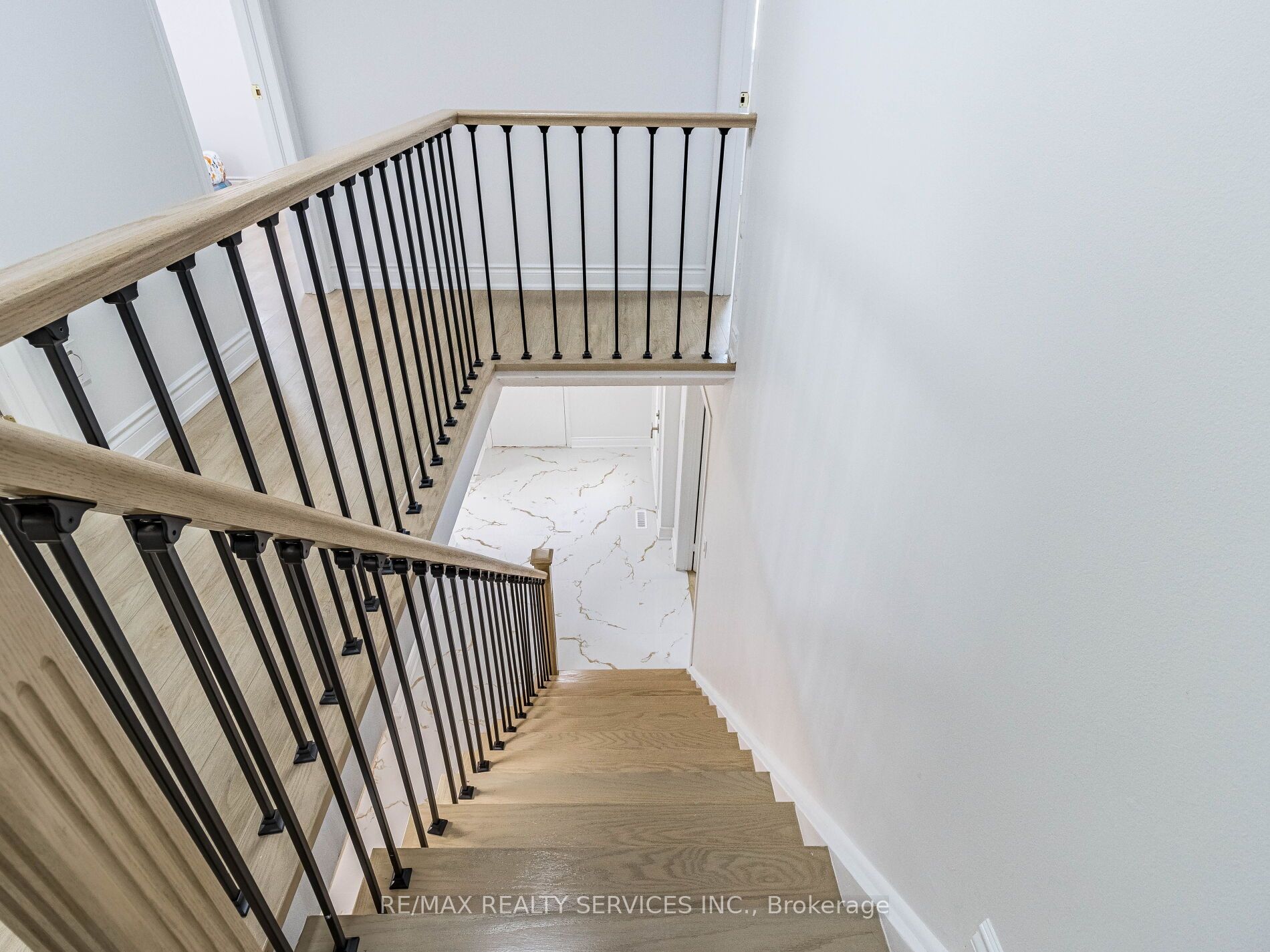 10 Nuttall St