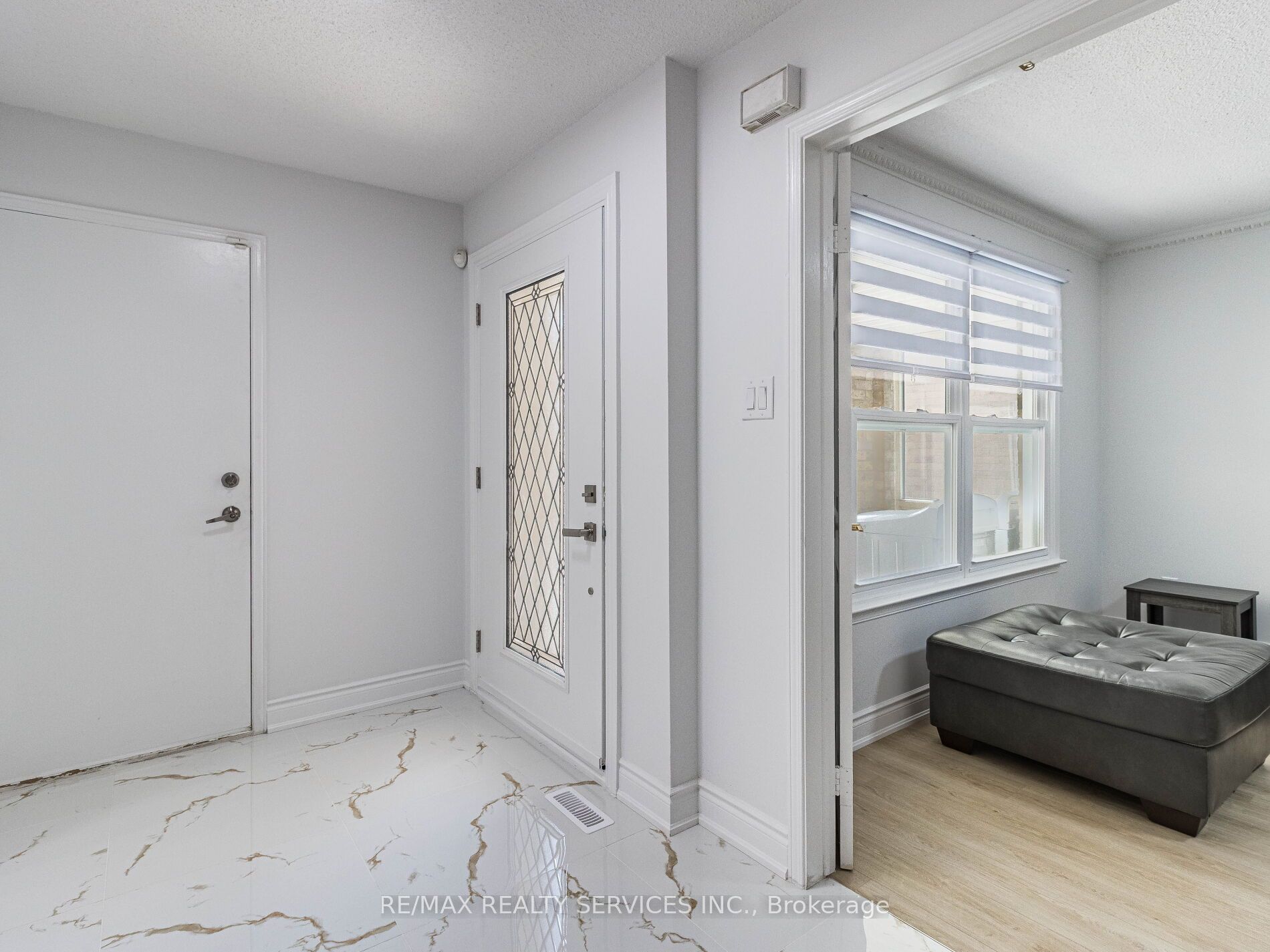 10 Nuttall St