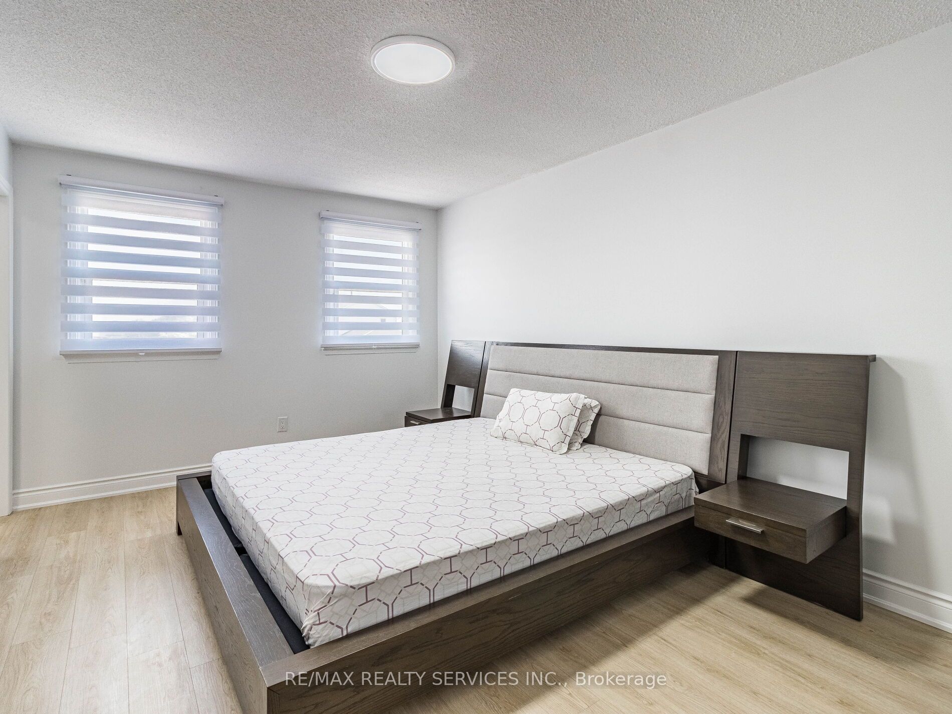10 Nuttall St